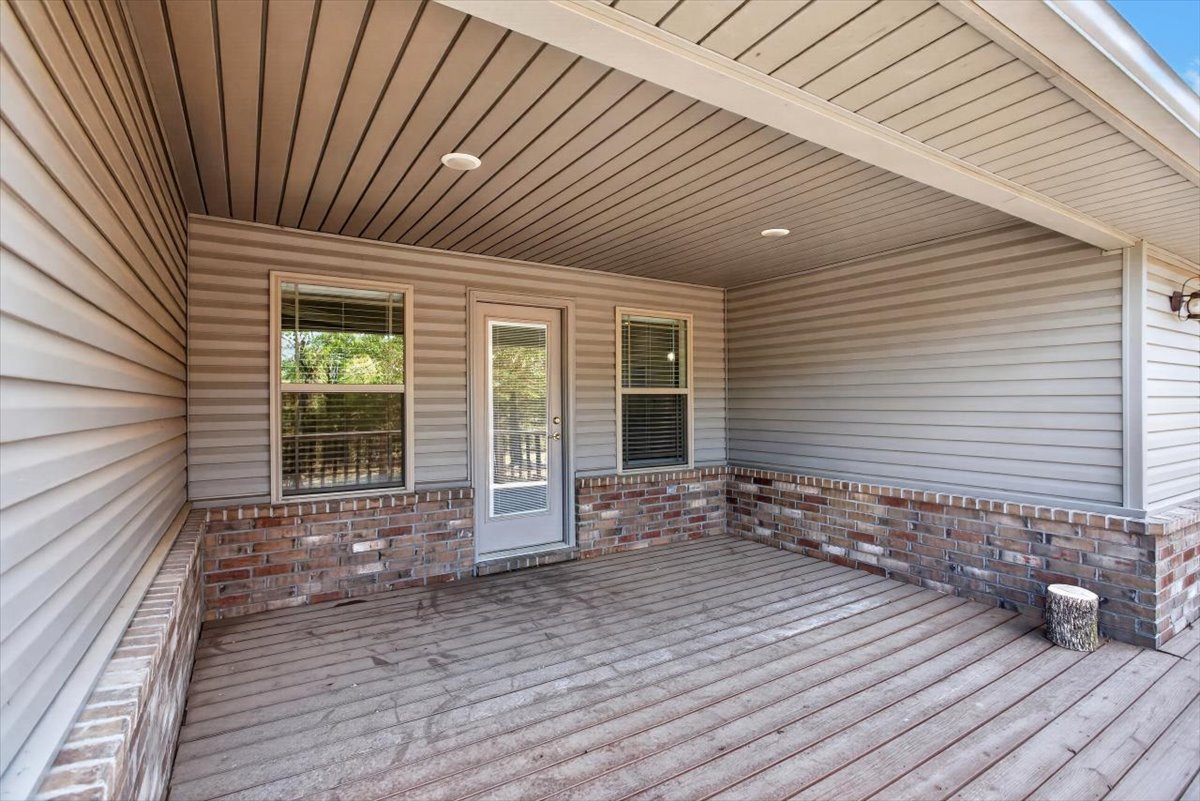 301 Eagle Crest Property Photo 13