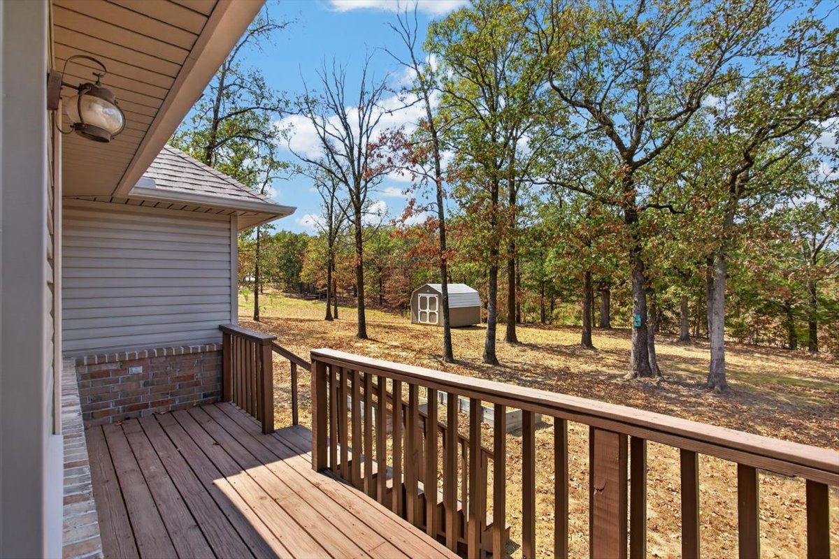301 Eagle Crest Property Photo 14