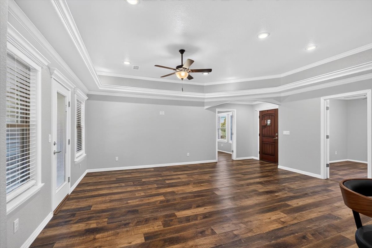 301 Eagle Crest Property Photo 18