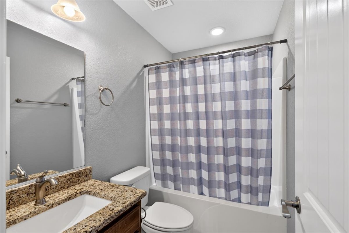 301 Eagle Crest Property Photo 37