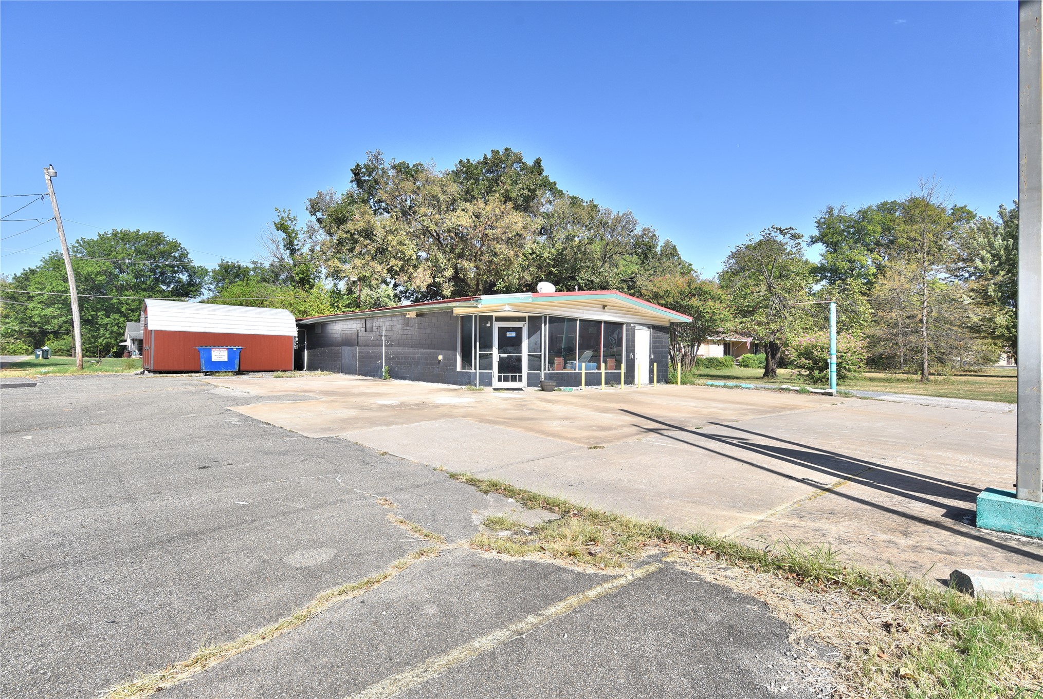 1110 S Mcquarrie Avenue Property Photo 2