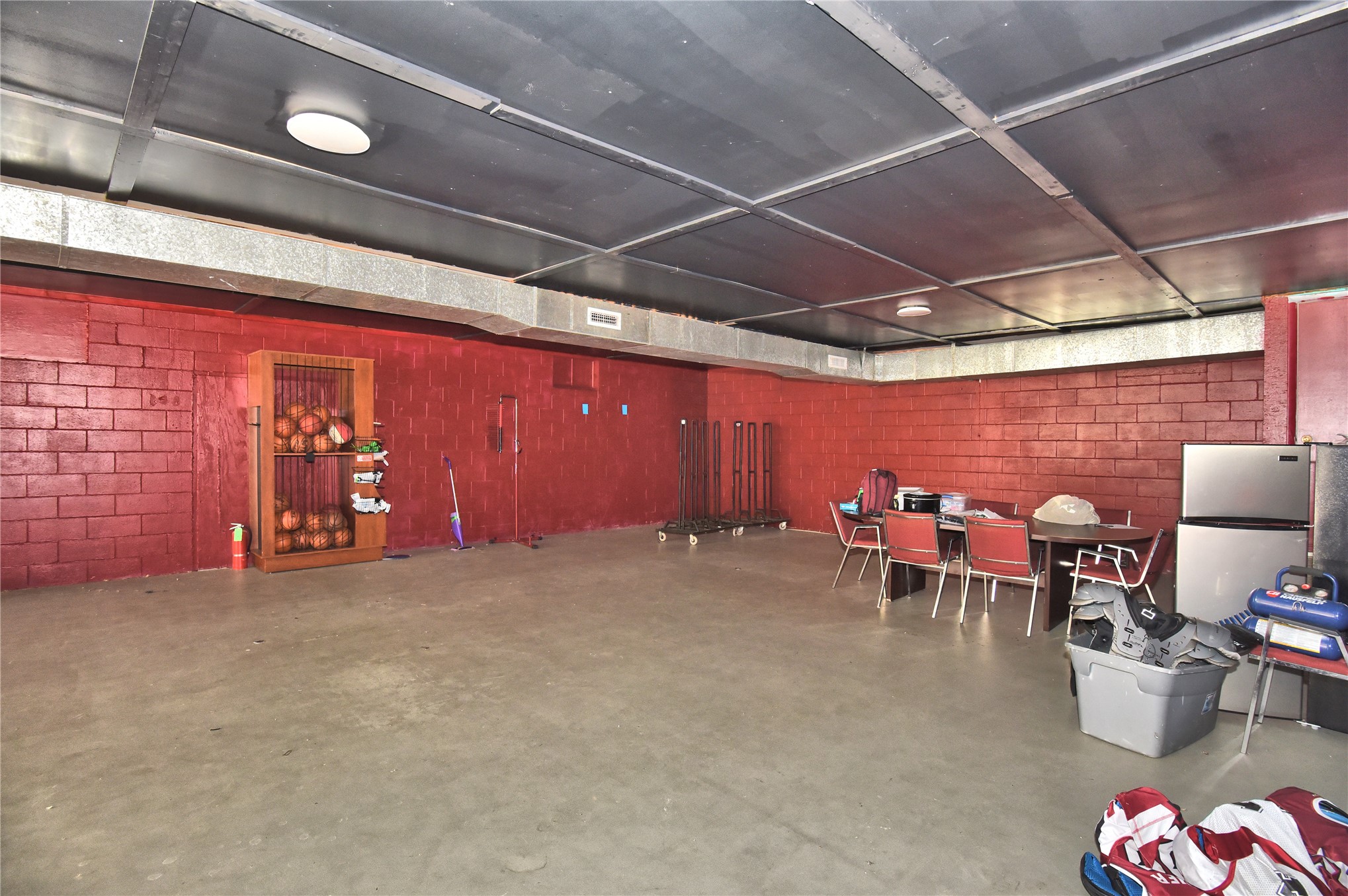 1110 S Mcquarrie Avenue Property Photo 9