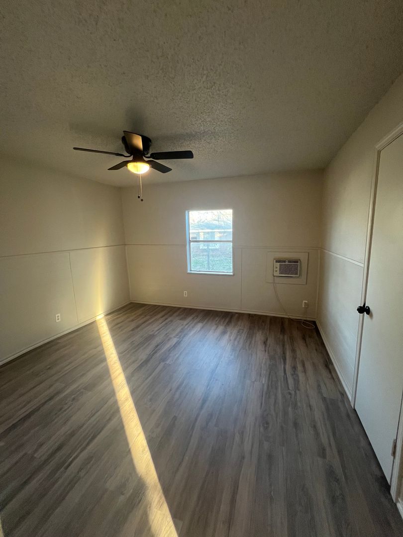 209 11th Nw Property Photo 6