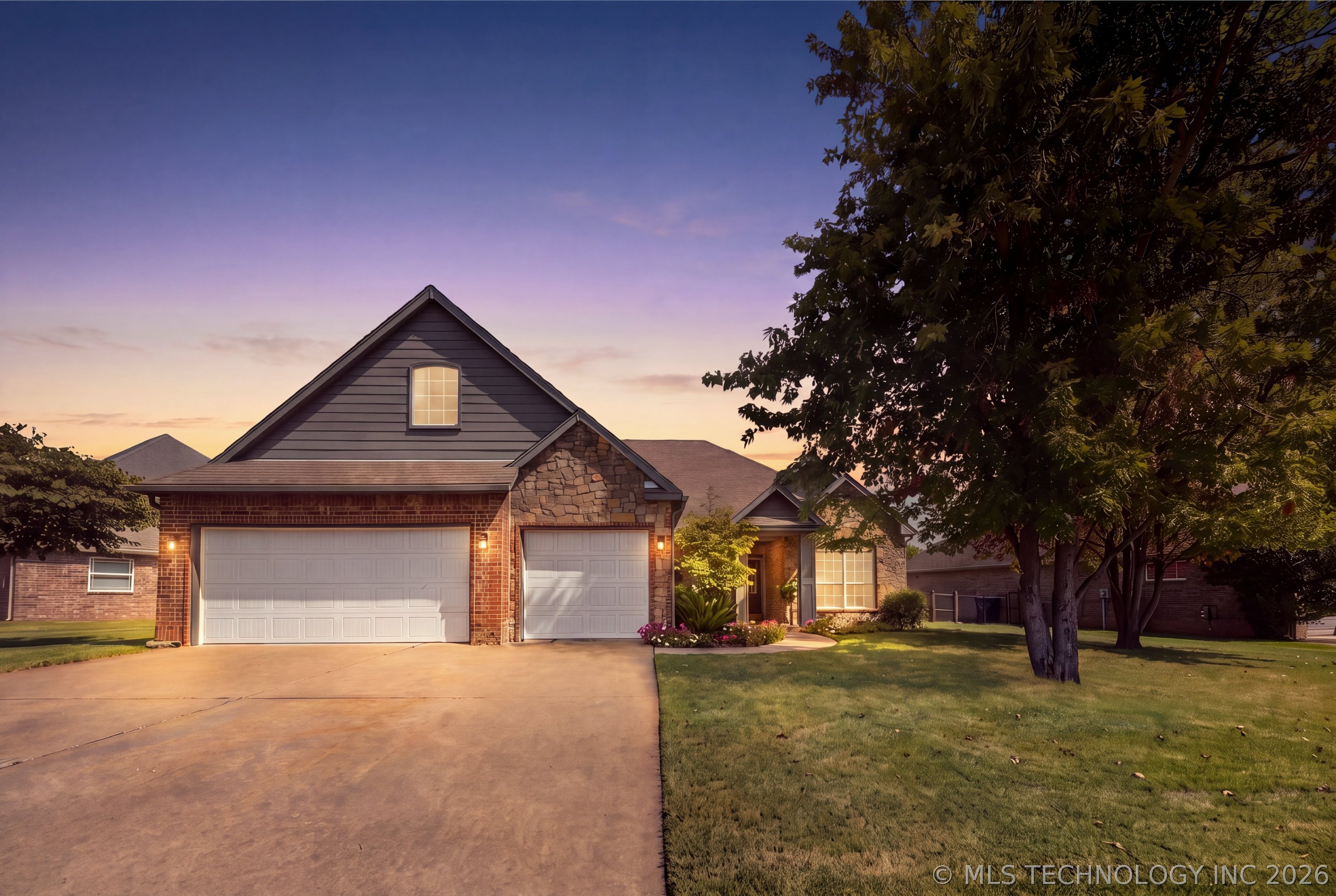 26585 Columbia Crest Drive Property Photo 1