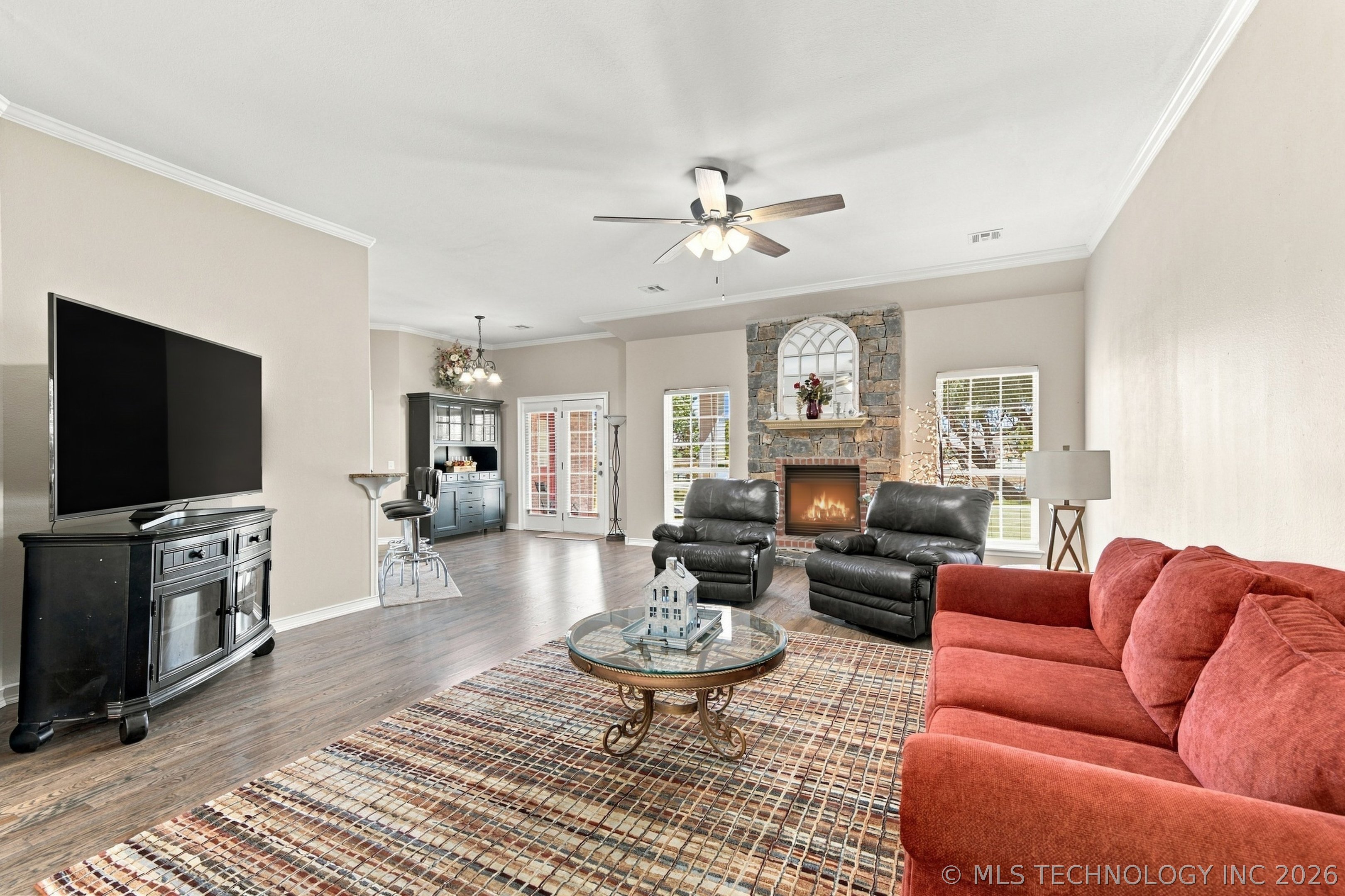 26585 Columbia Crest Drive Property Photo 5