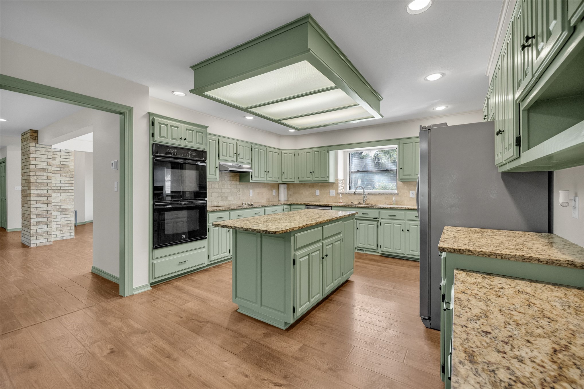 1300 S Bon Terre Street Property Photo 18