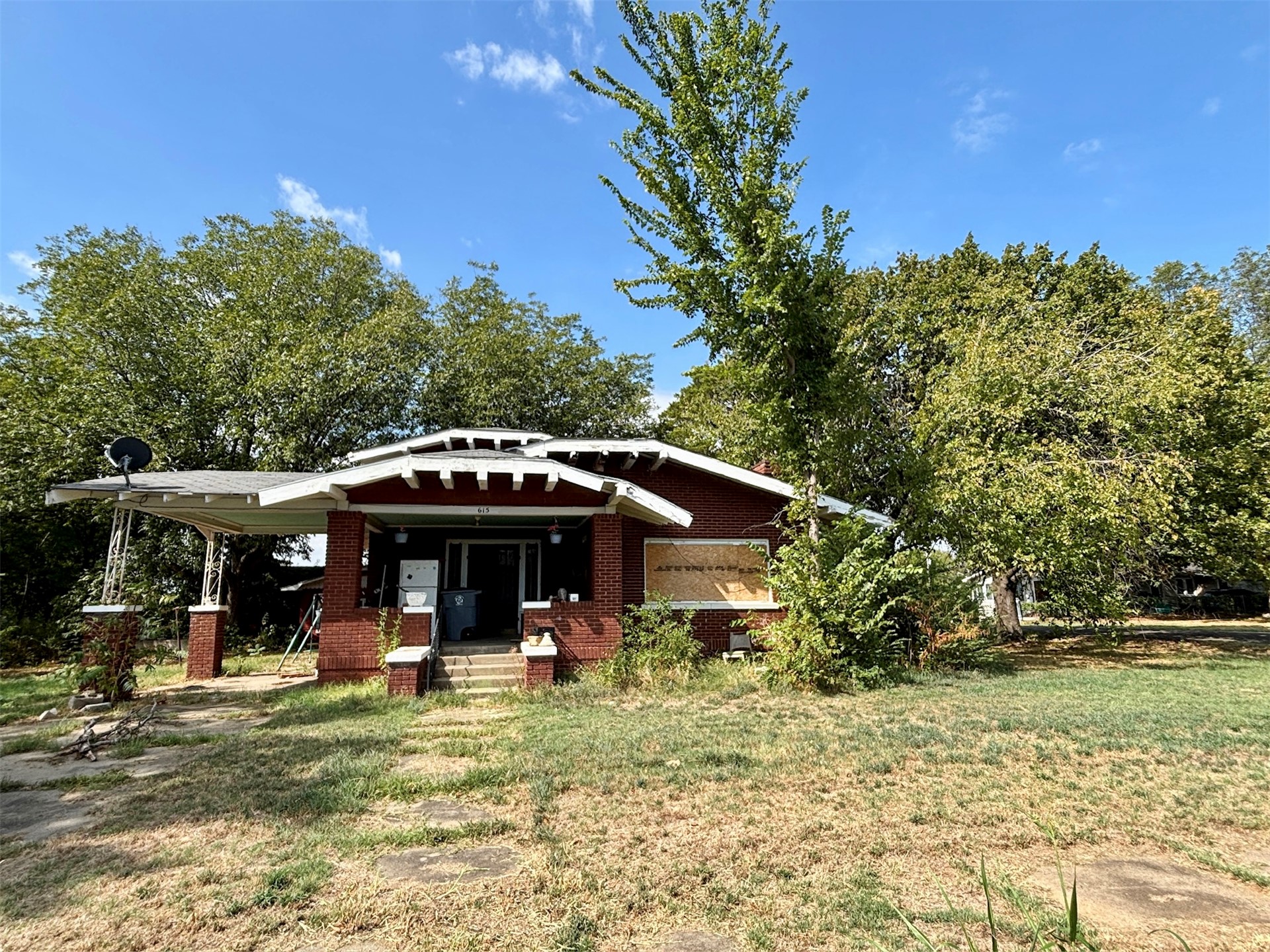 615 N J Street Property Photo 1
