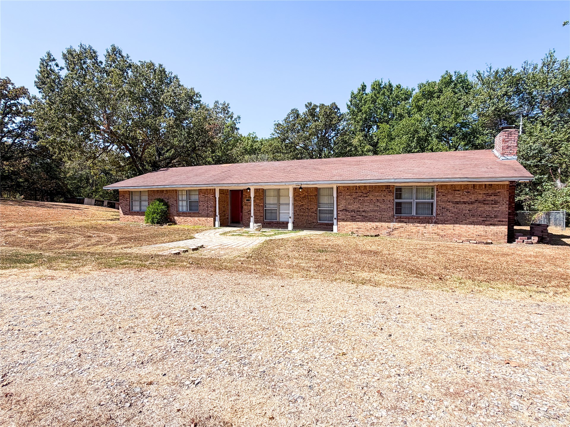 1372 N 4220 Road Property Photo 2