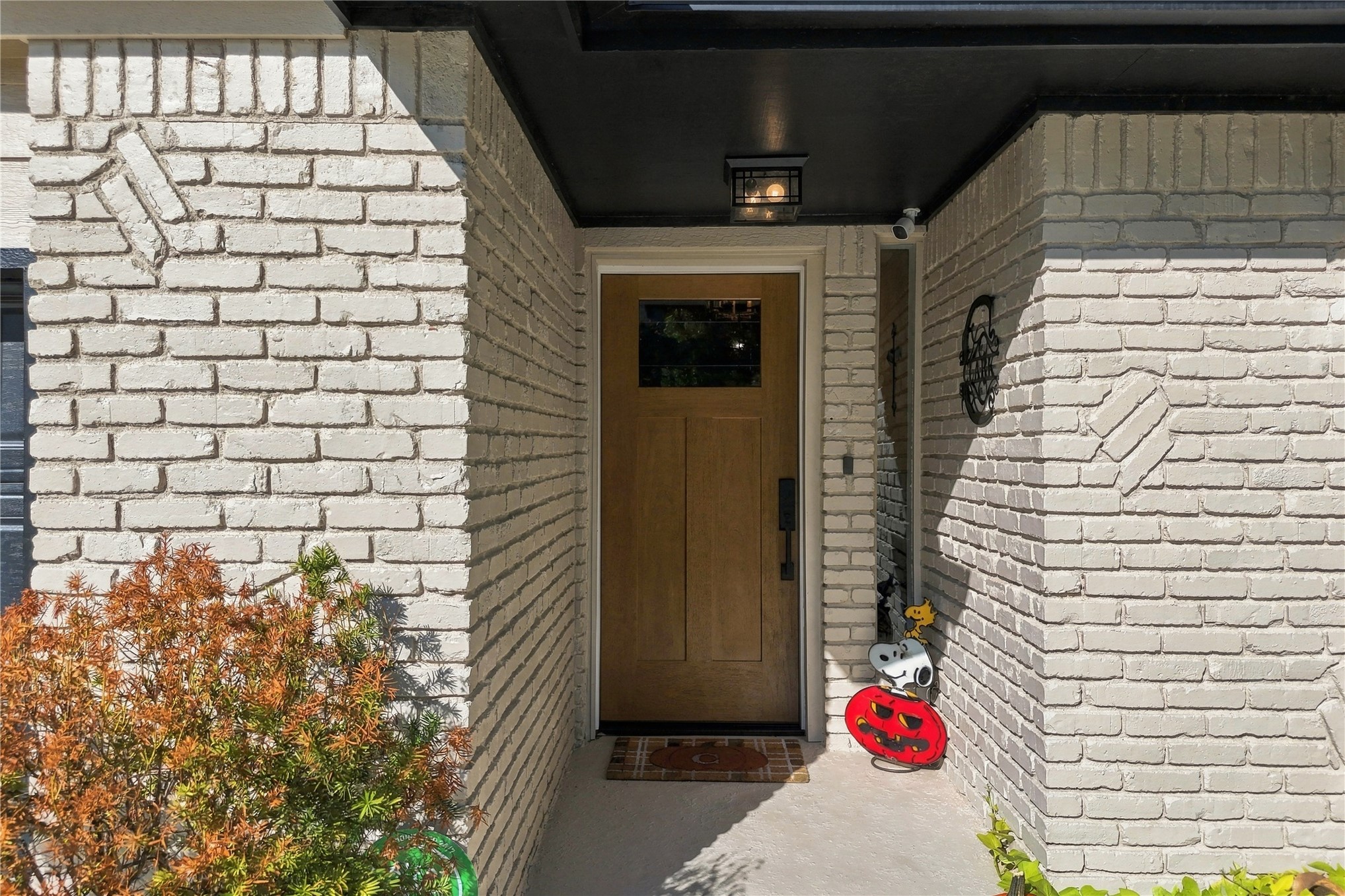 7610 S Maplewood Avenue Property Photo 2