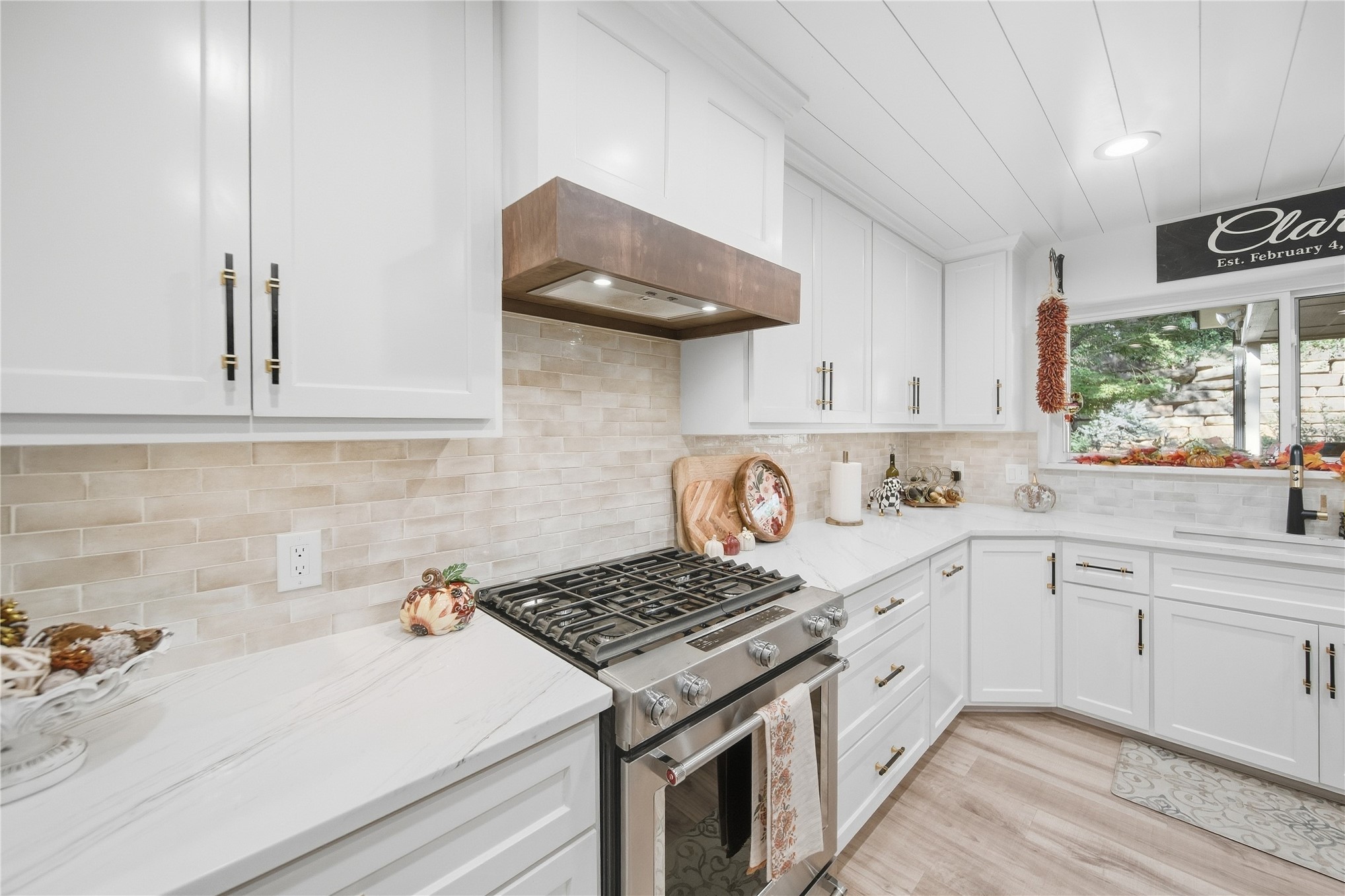 7610 S Maplewood Avenue Property Photo 13