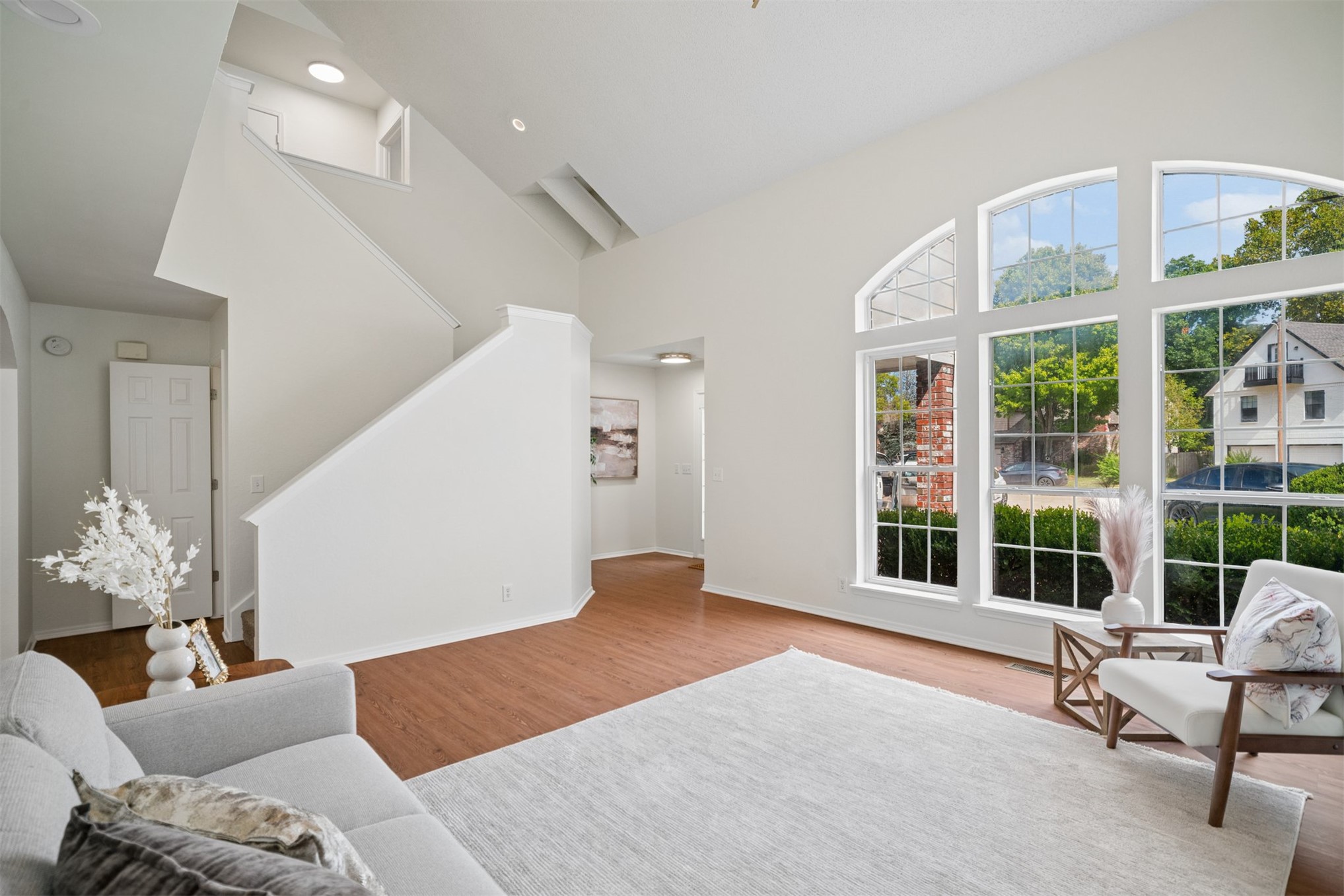 9226 S Fulton Avenue Property Photo 8