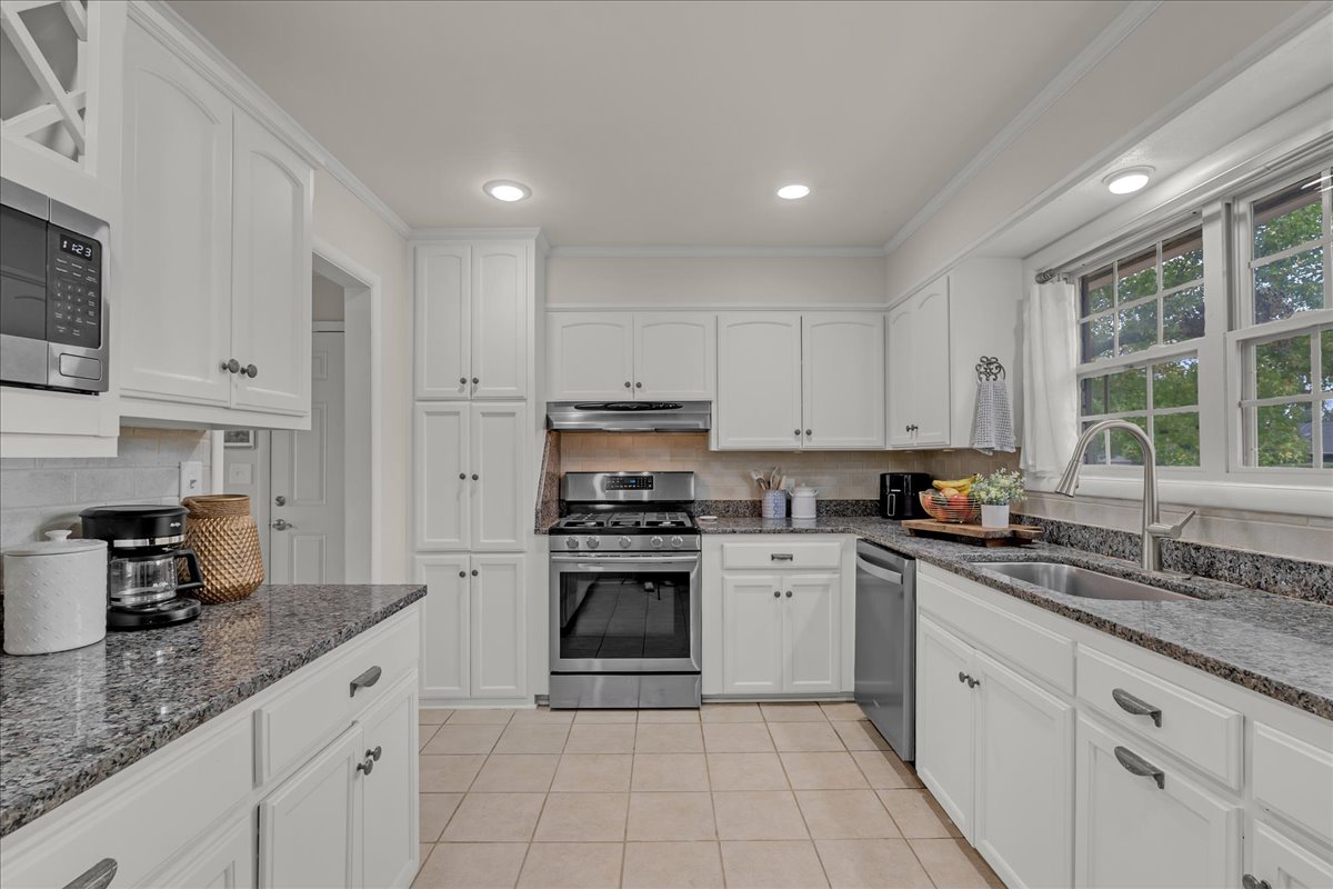 6726 E 28th Street Property Photo 4