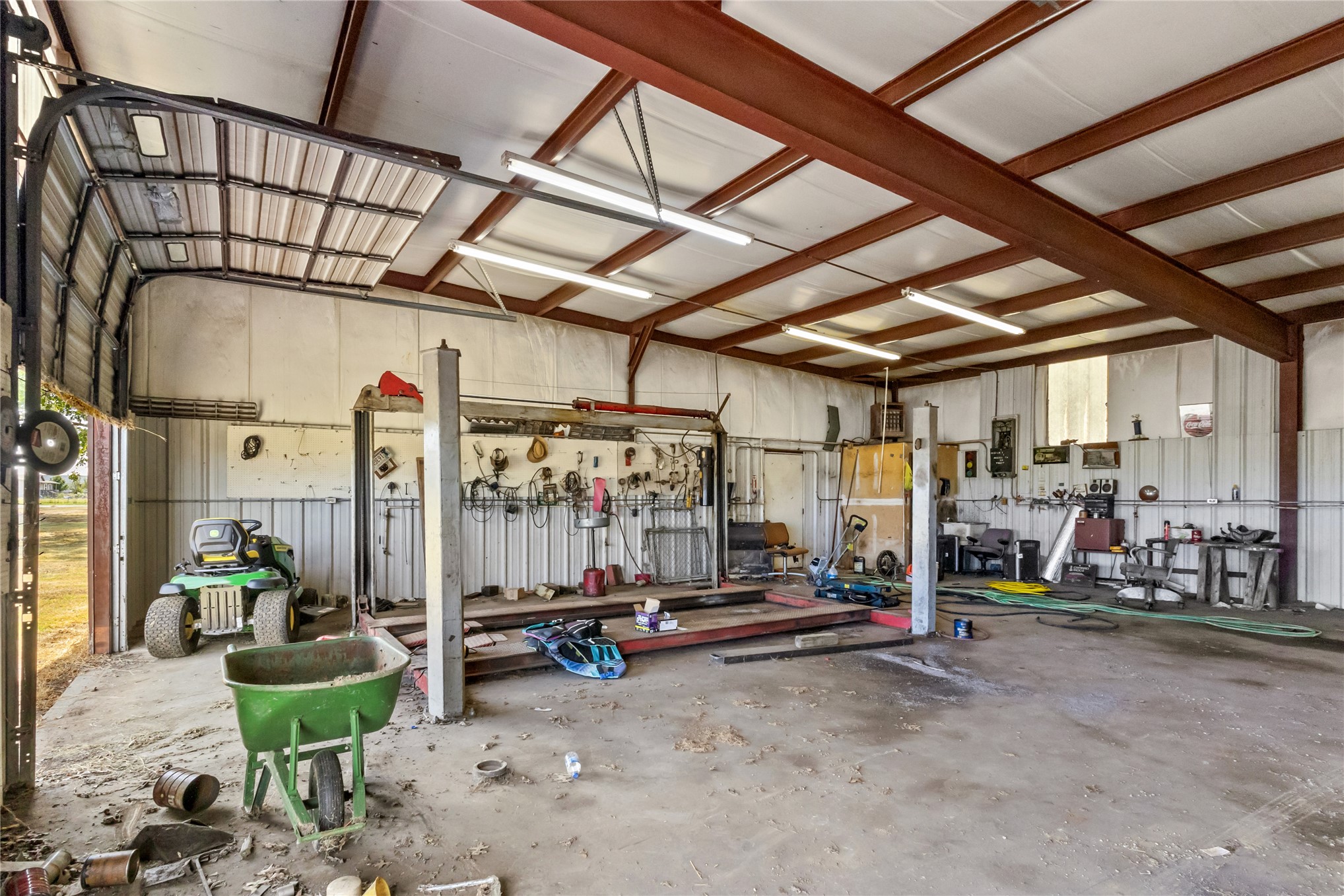 422339 Hwy 266 Property Photo 53