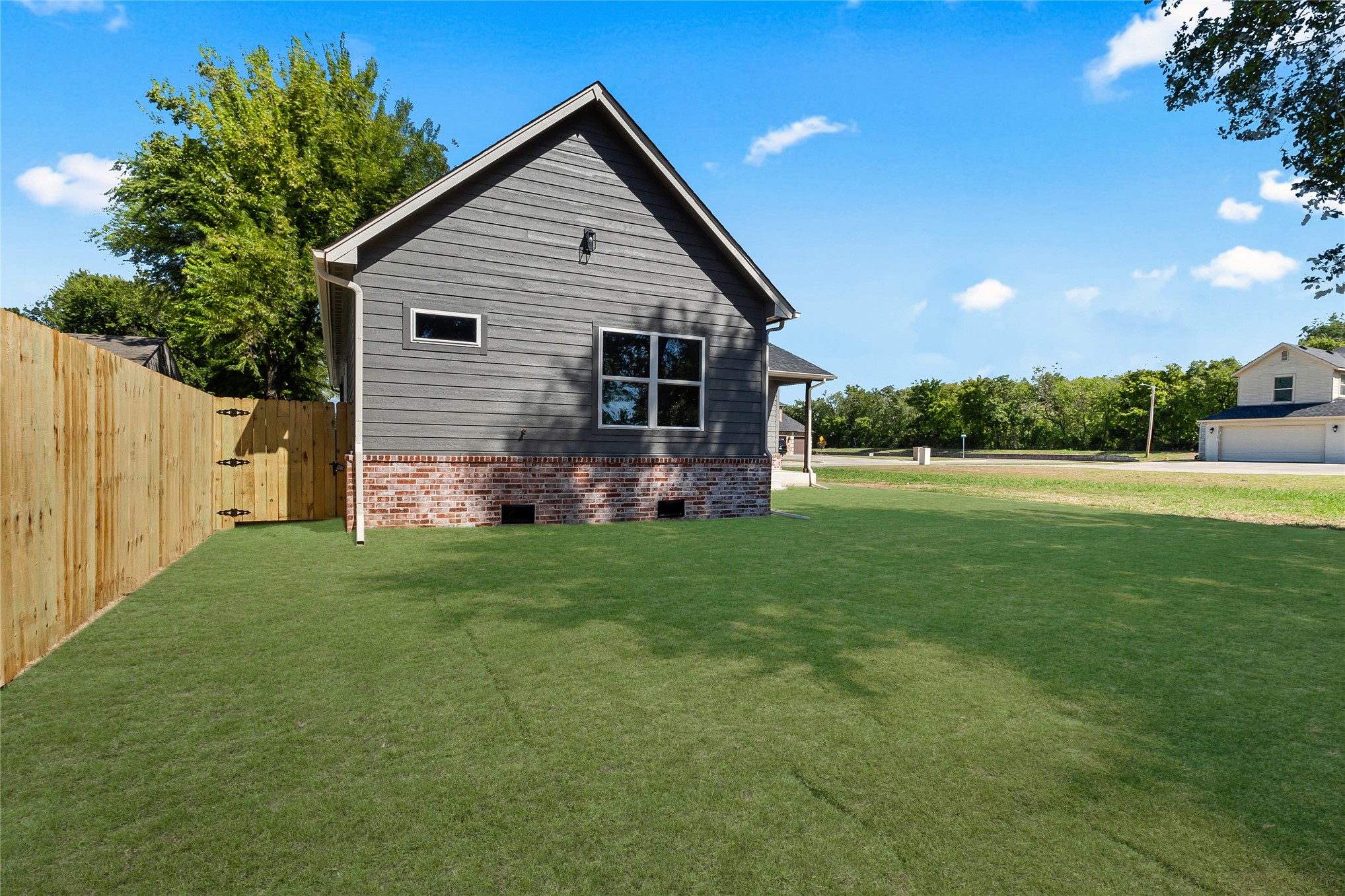 620 E Seminole Place Property Photo 46