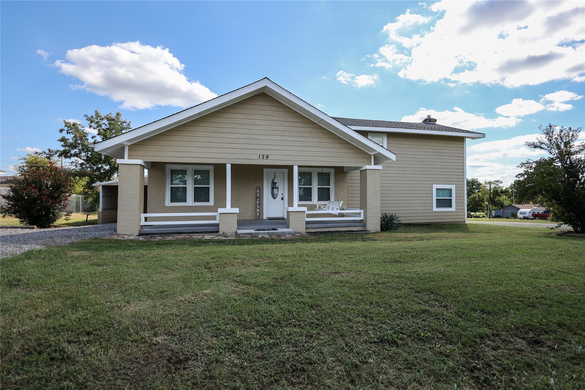 129 W Tahlequah Property Photo 1
