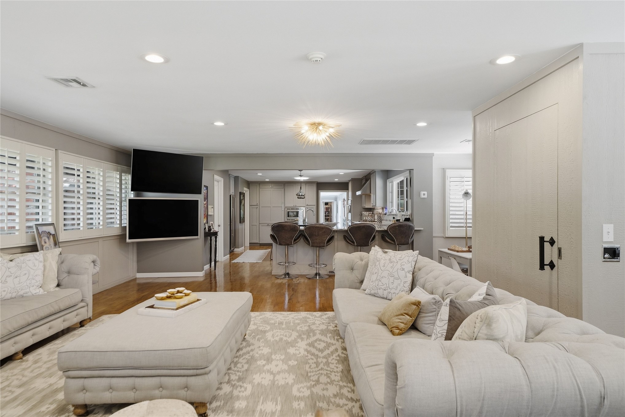 2802 E 67th Place Property Photo 15