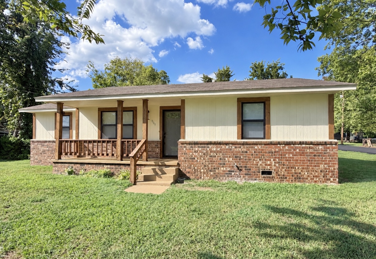 809 E Boone Property Photo 3
