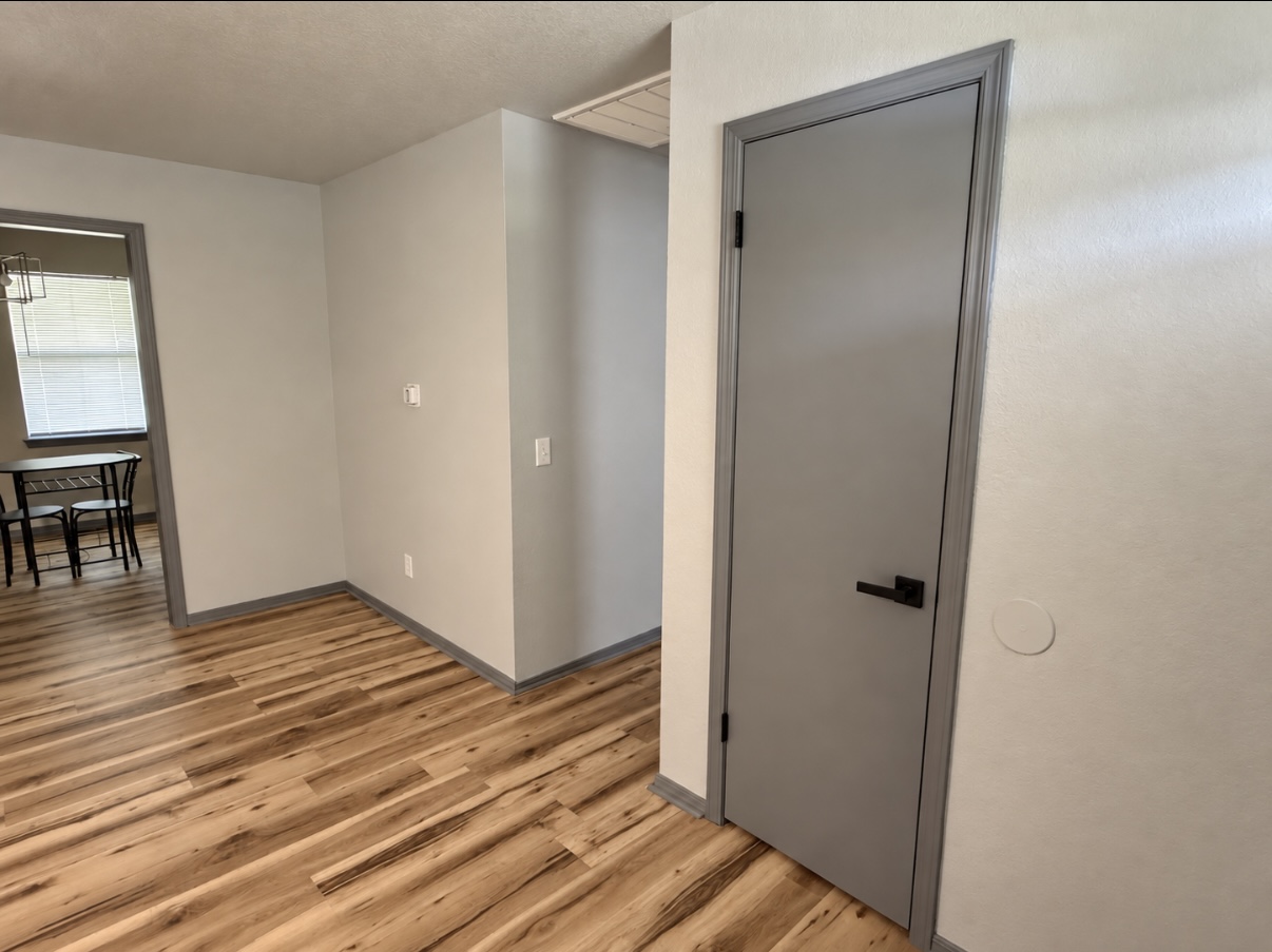 809 E Boone Property Photo 8
