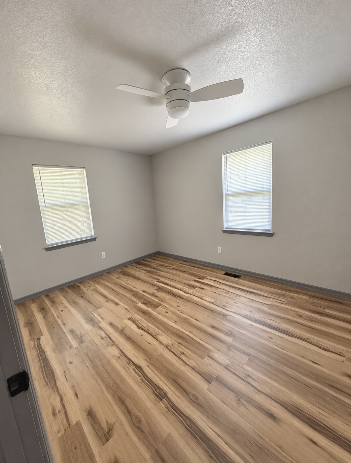 809 E Boone Property Photo 9