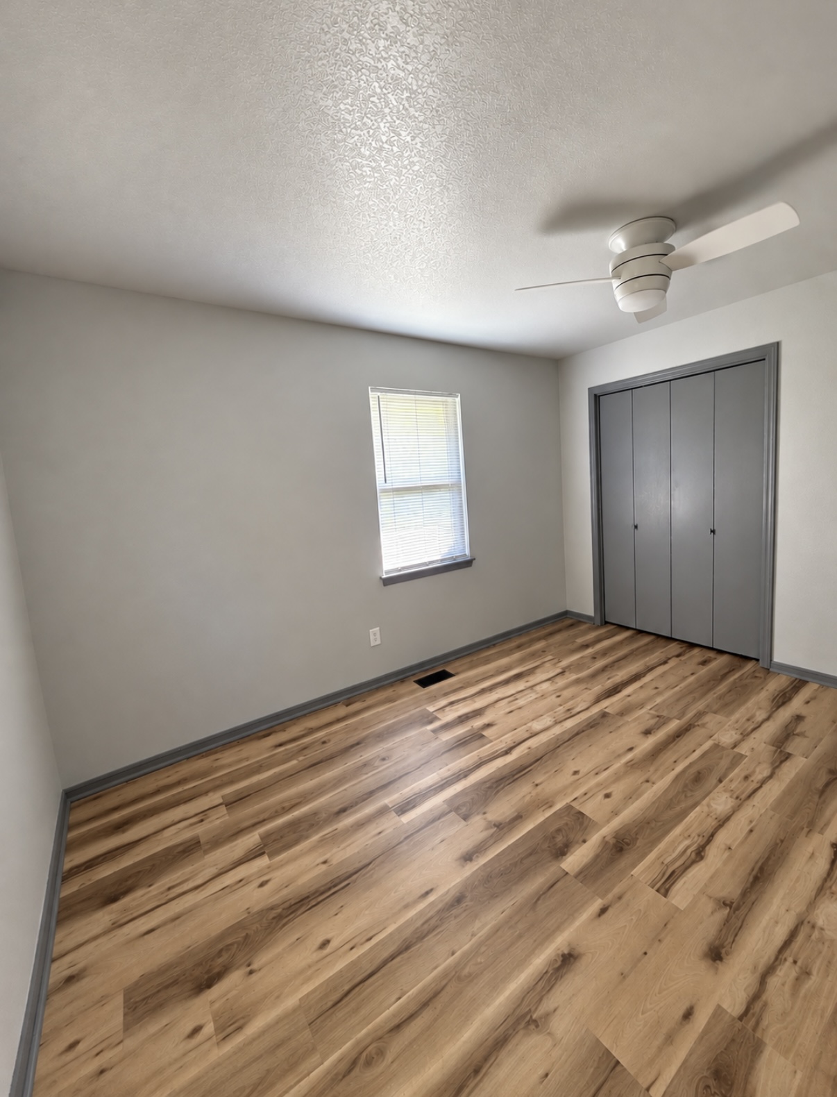 809 E Boone Property Photo 10