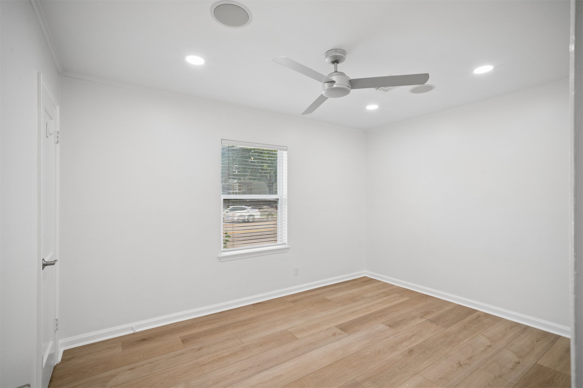 2748 E 4th Street Property Photo 11