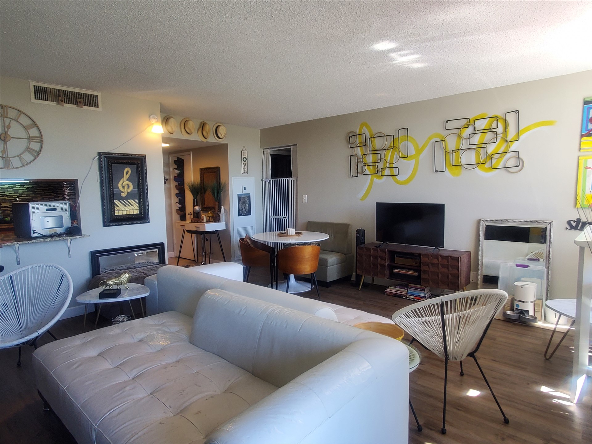 450 W 7th Street 507 Property Photo 4