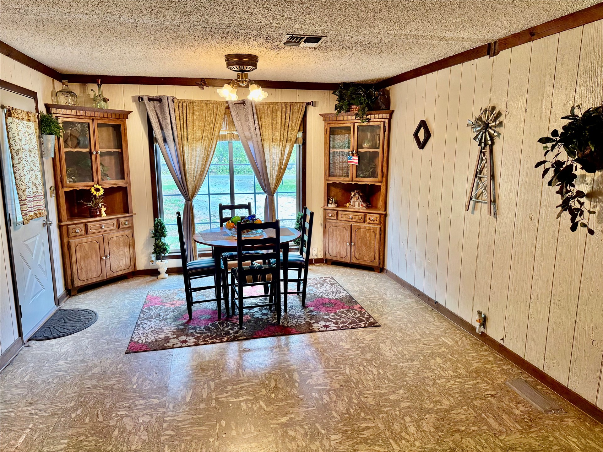 449 Price Road Property Photo 6
