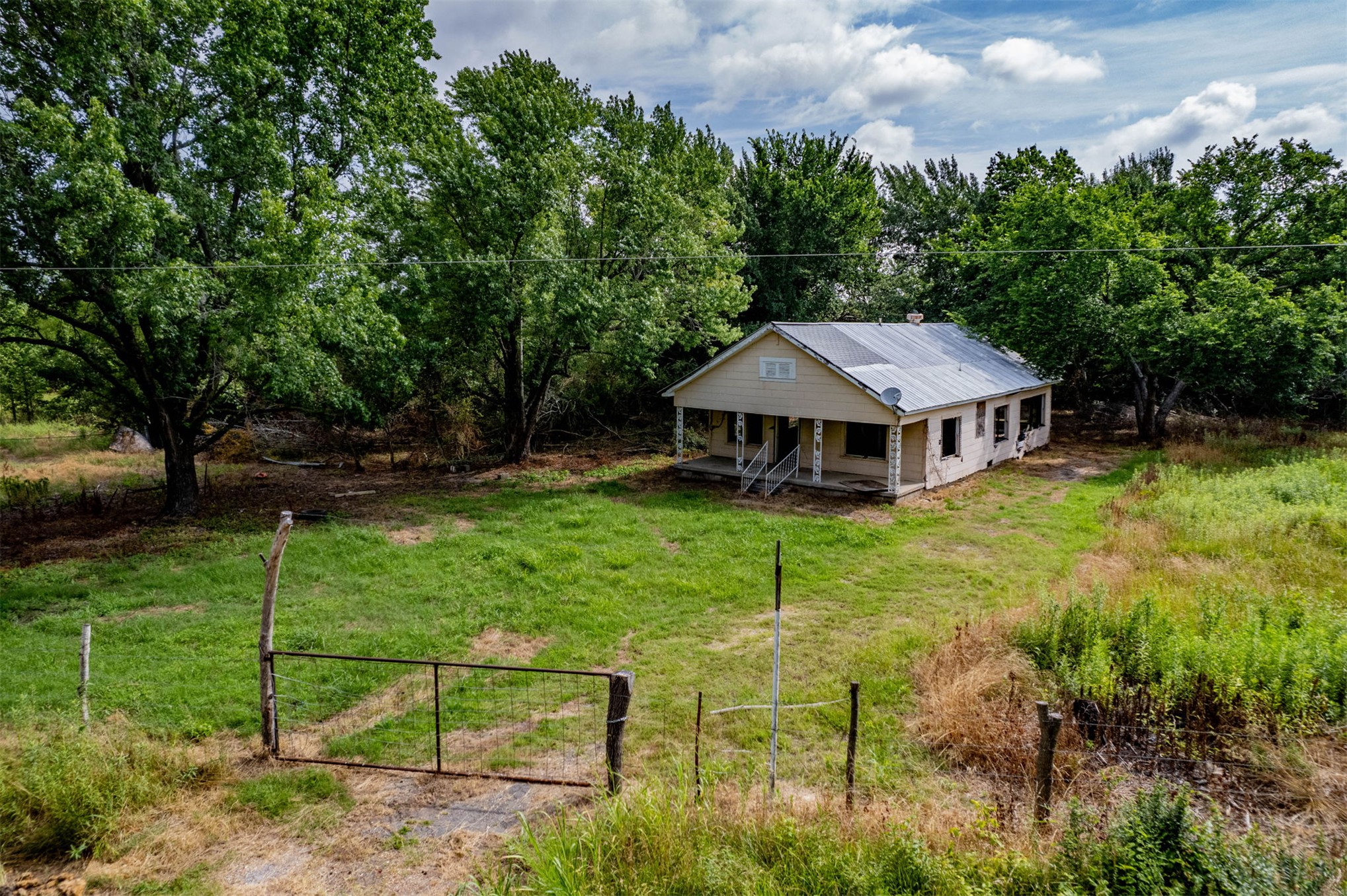 19202 S Old Highway 2 Property Photo 2