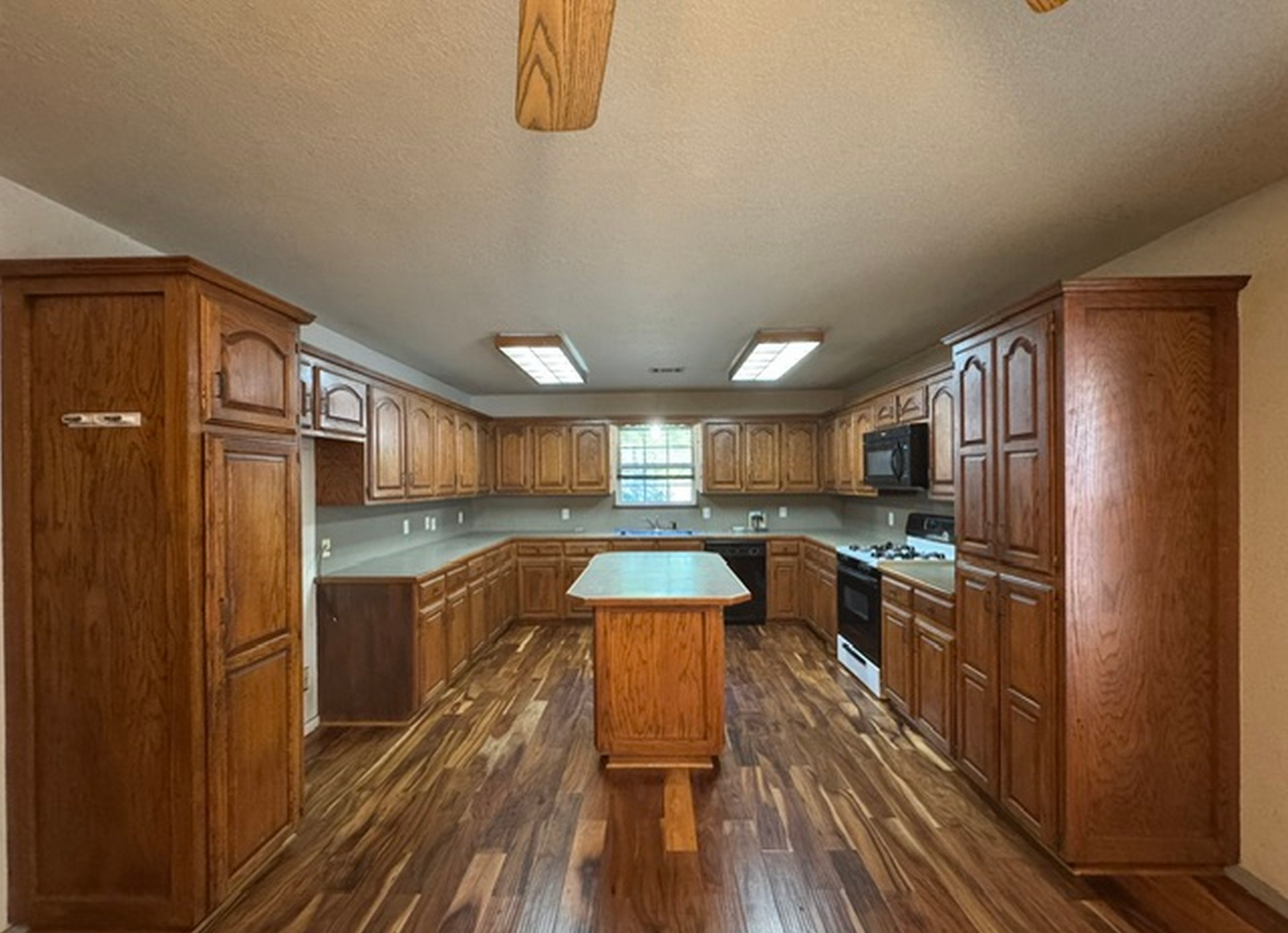 36785 Poteau Mountain Road Property Photo 11