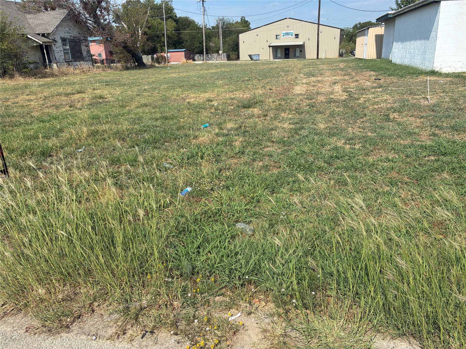 911 W Main Property Photo 1