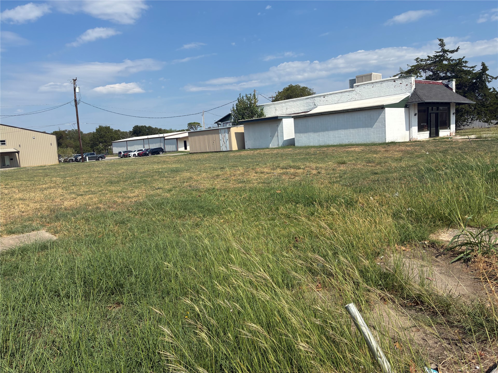 911 W Main Property Photo 2