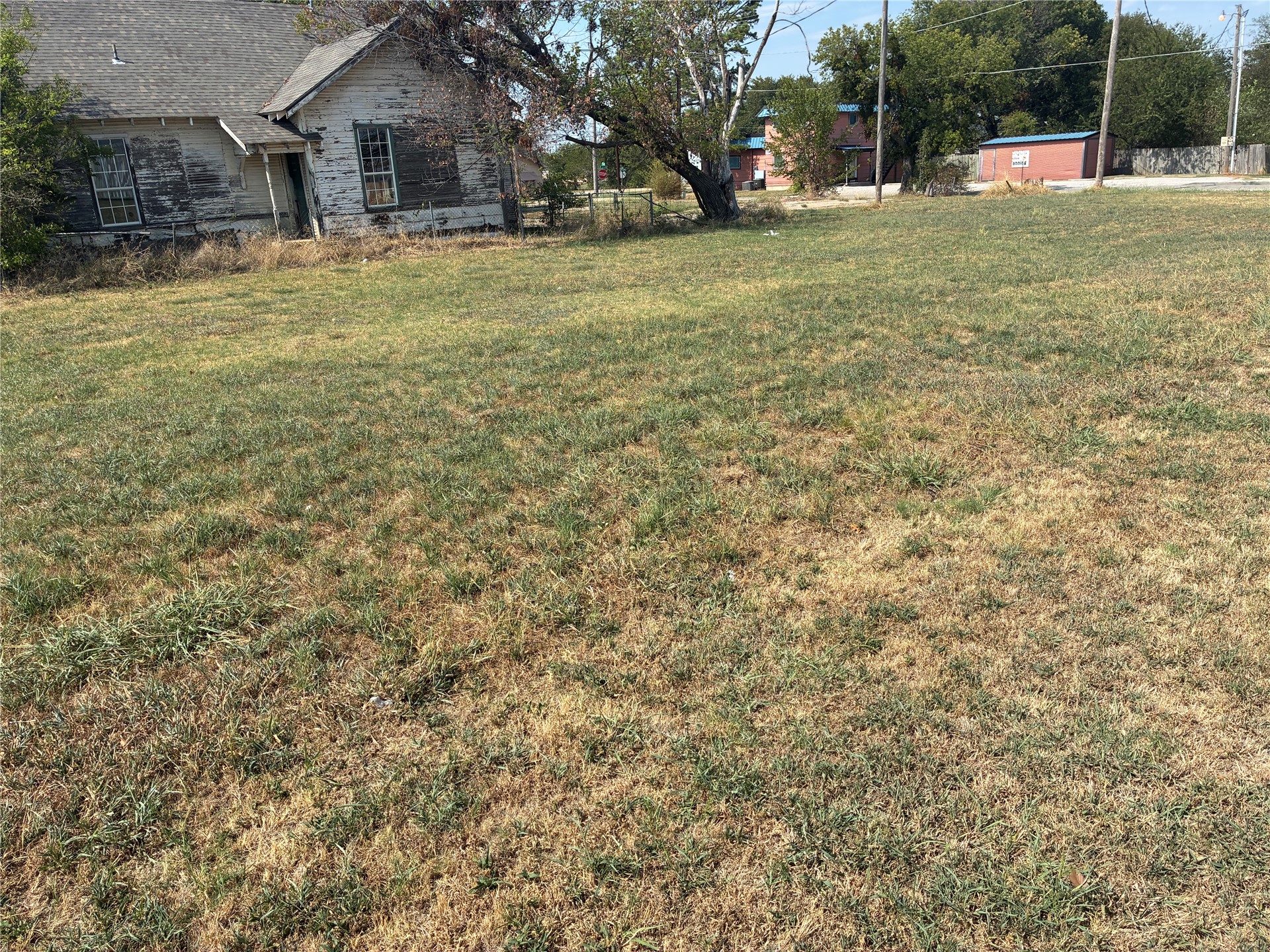 911 W Main Property Photo 4