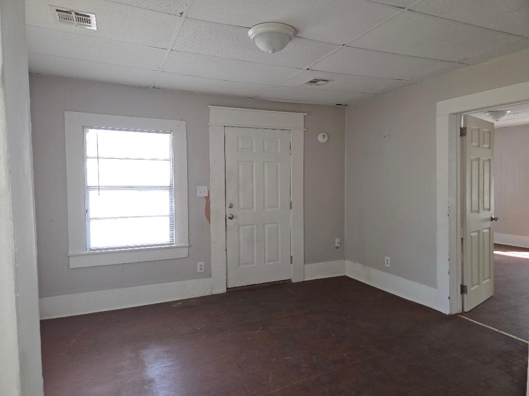 22 W Seneca Property Photo 4