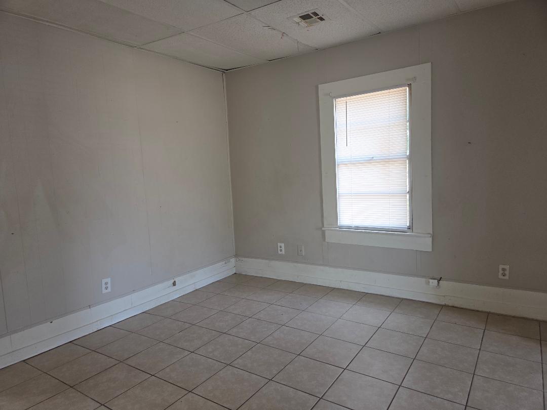22 W Seneca Property Photo 9