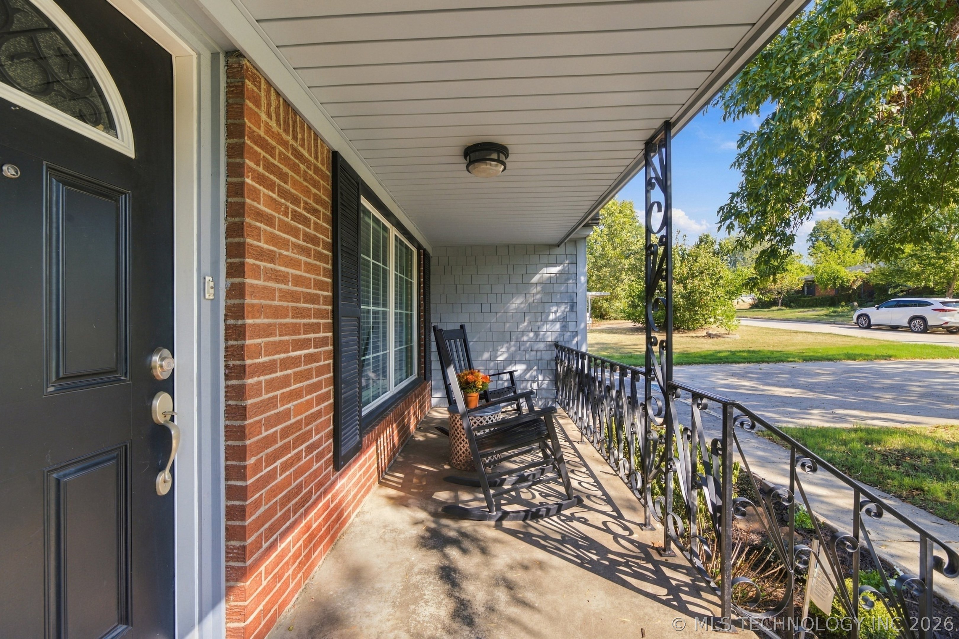 3714 S New Haven Avenue Property Photo 4