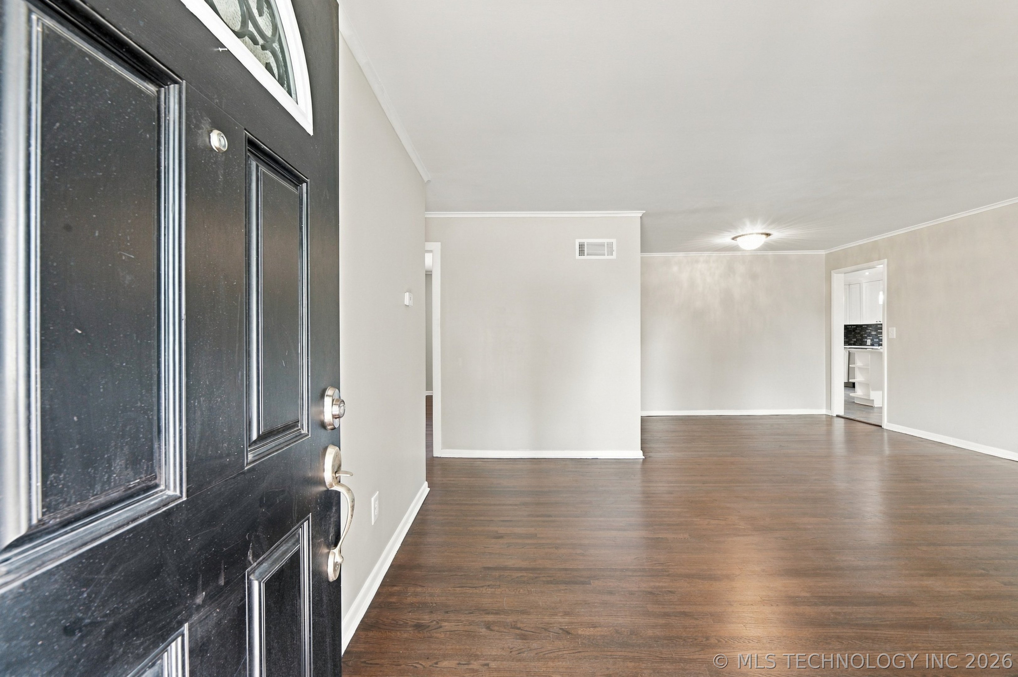 3714 S New Haven Avenue Property Photo 5