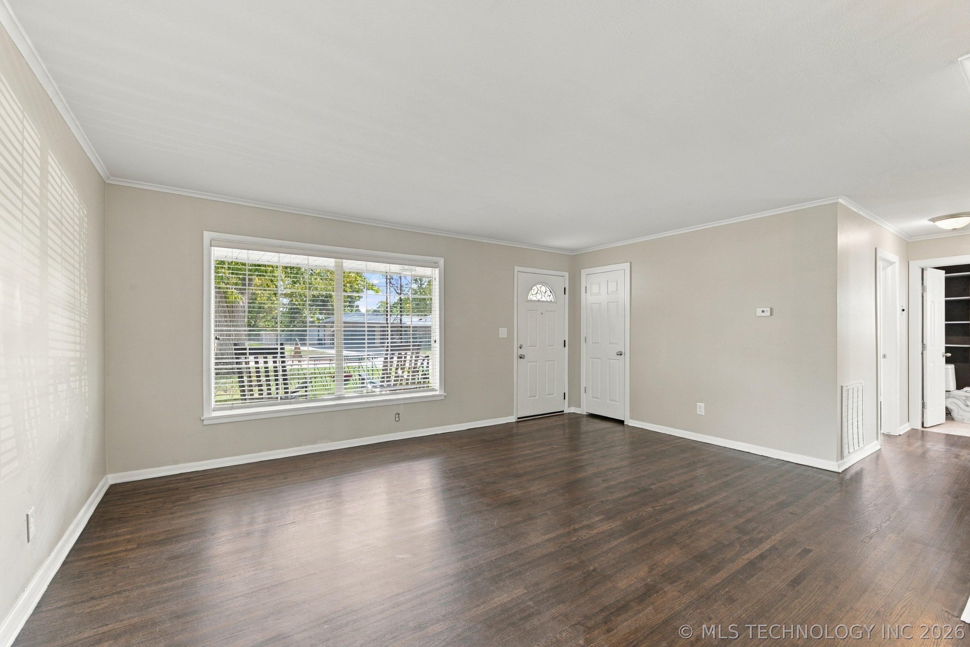 3714 S New Haven Avenue Property Photo 7