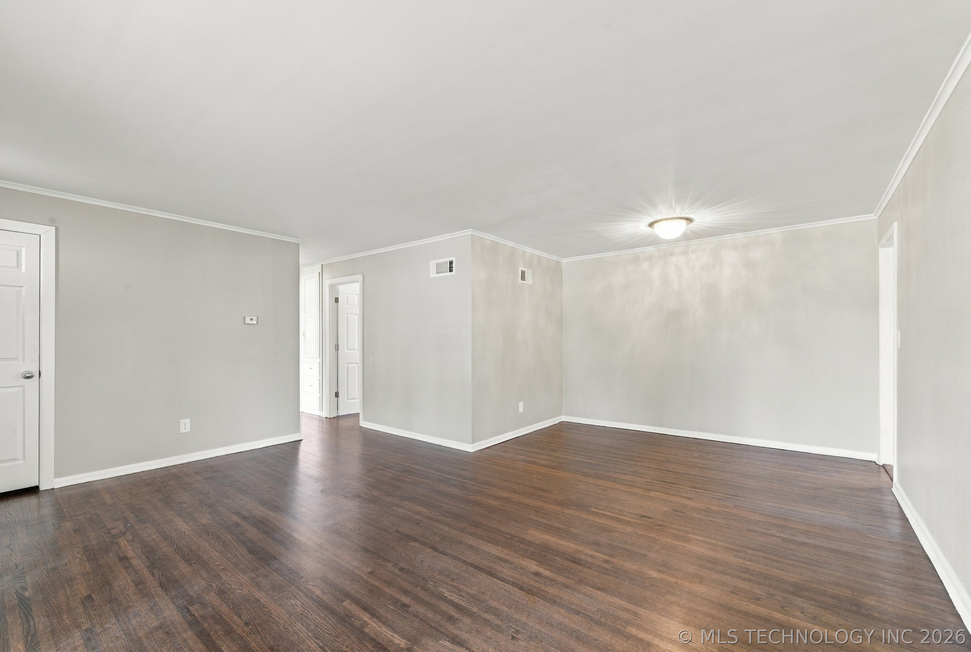 3714 S New Haven Avenue Property Photo 8