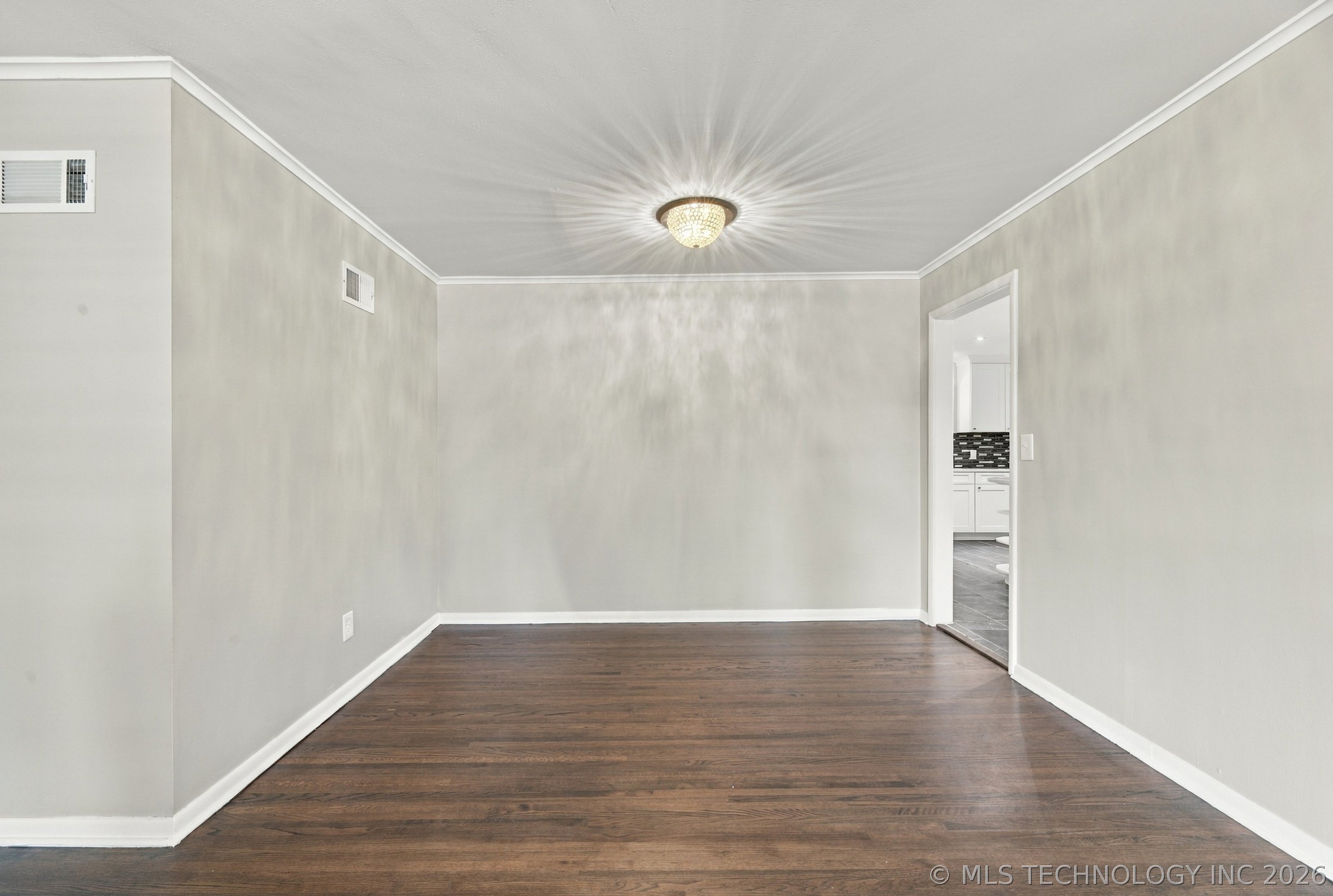 3714 S New Haven Avenue Property Photo 10