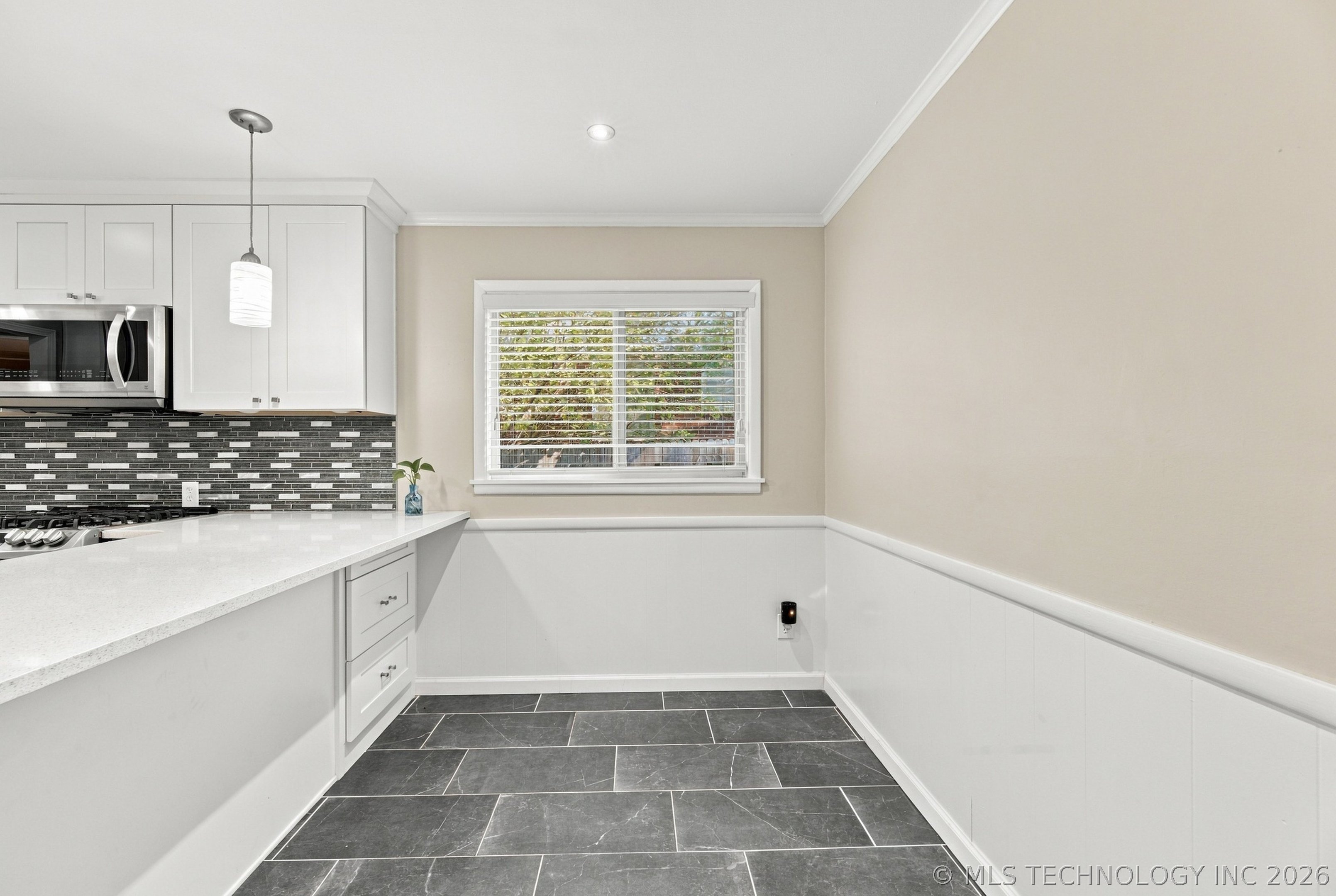 3714 S New Haven Avenue Property Photo 12