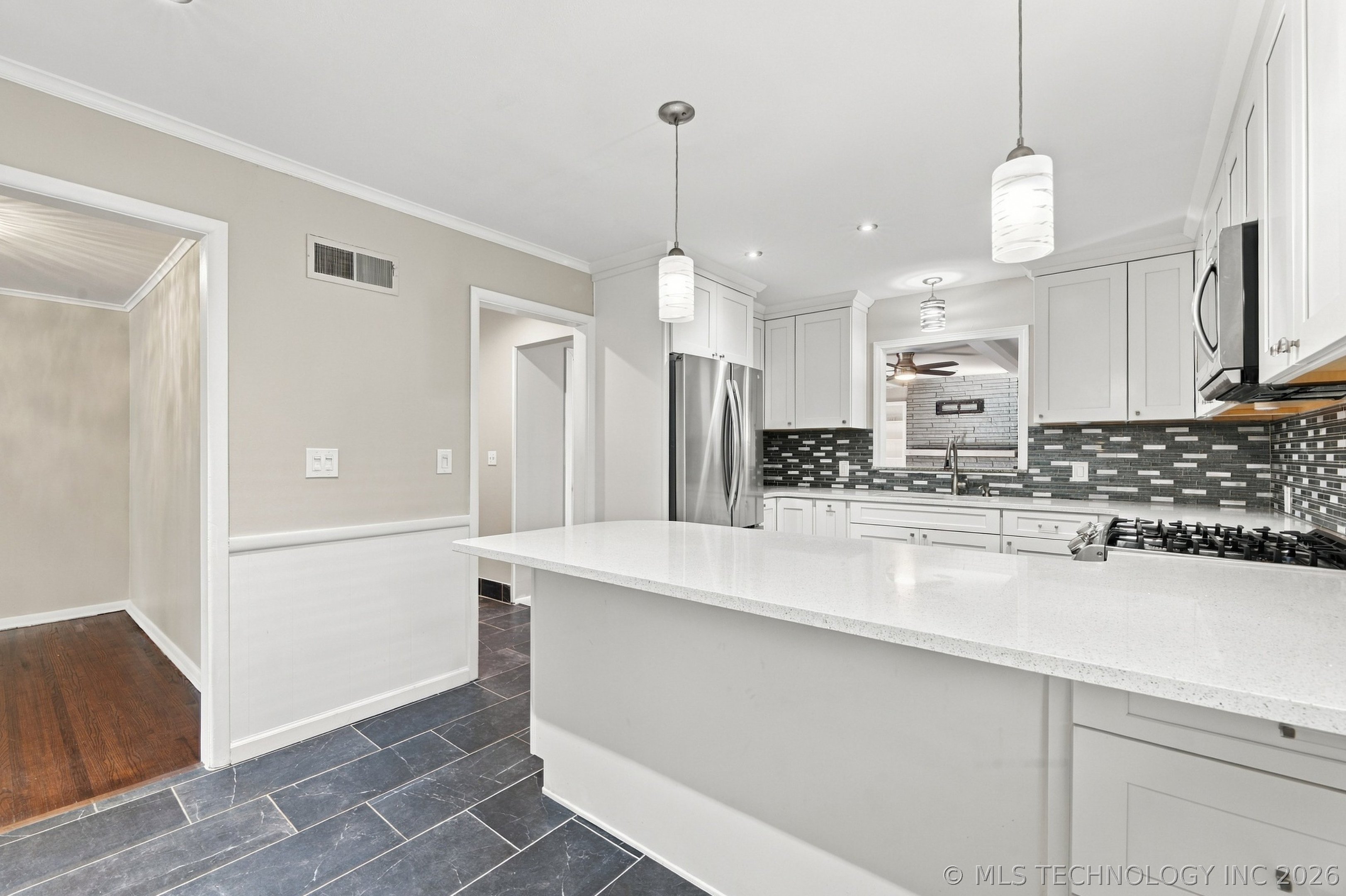 3714 S New Haven Avenue Property Photo 13