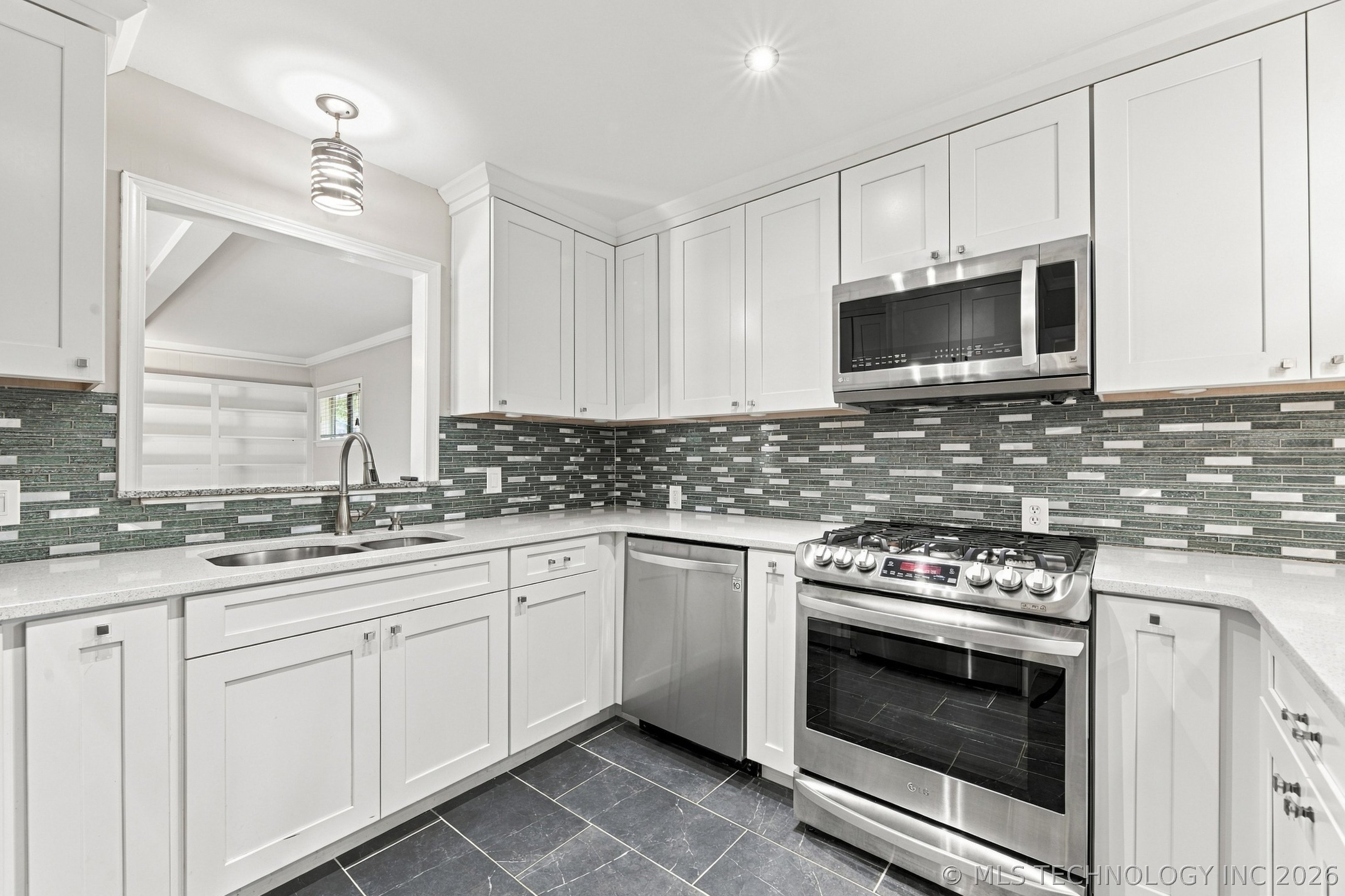 3714 S New Haven Avenue Property Photo 14