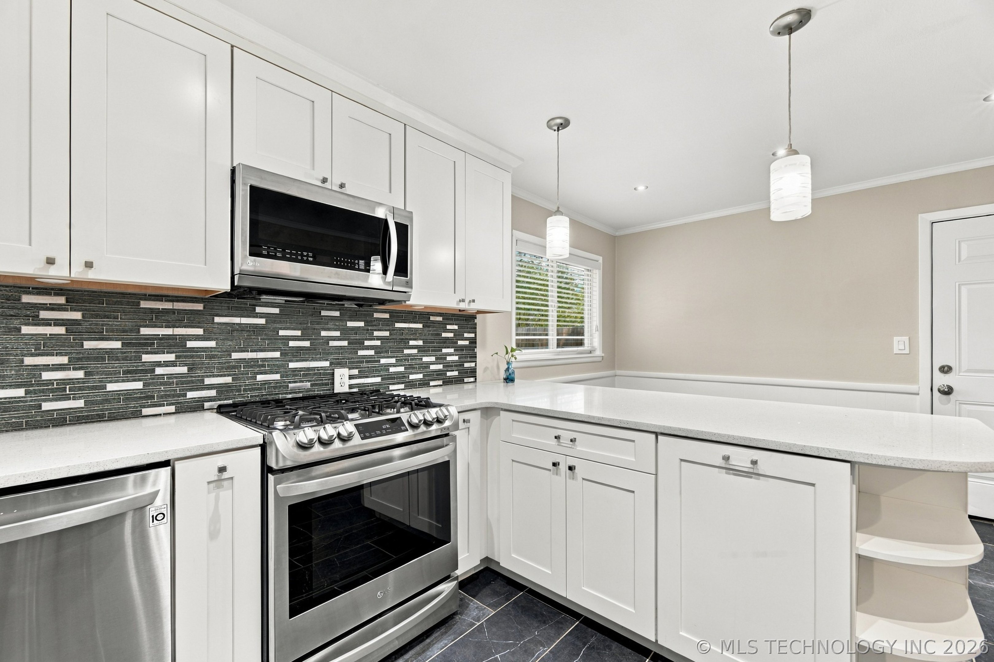 3714 S New Haven Avenue Property Photo 16