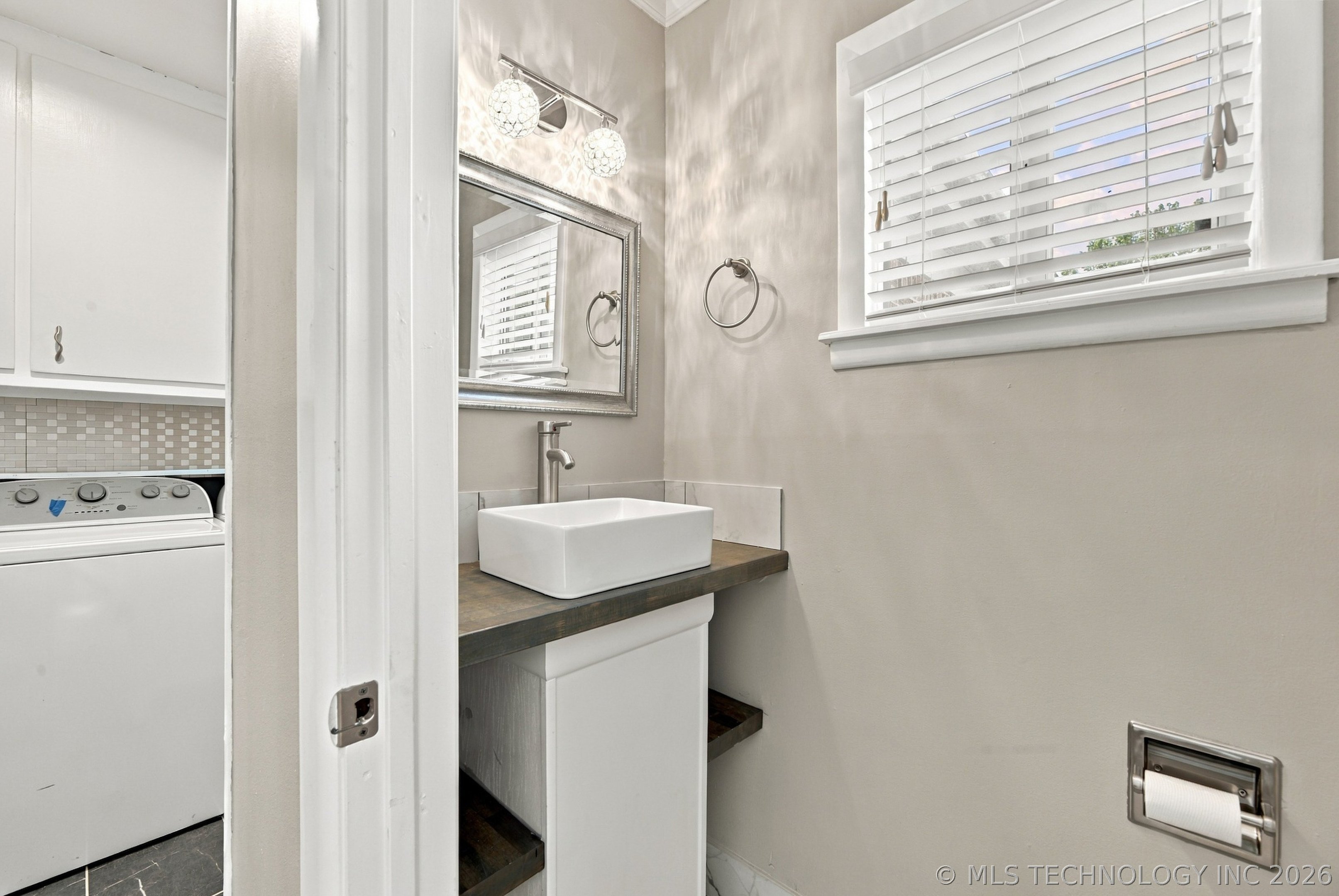 3714 S New Haven Avenue Property Photo 18