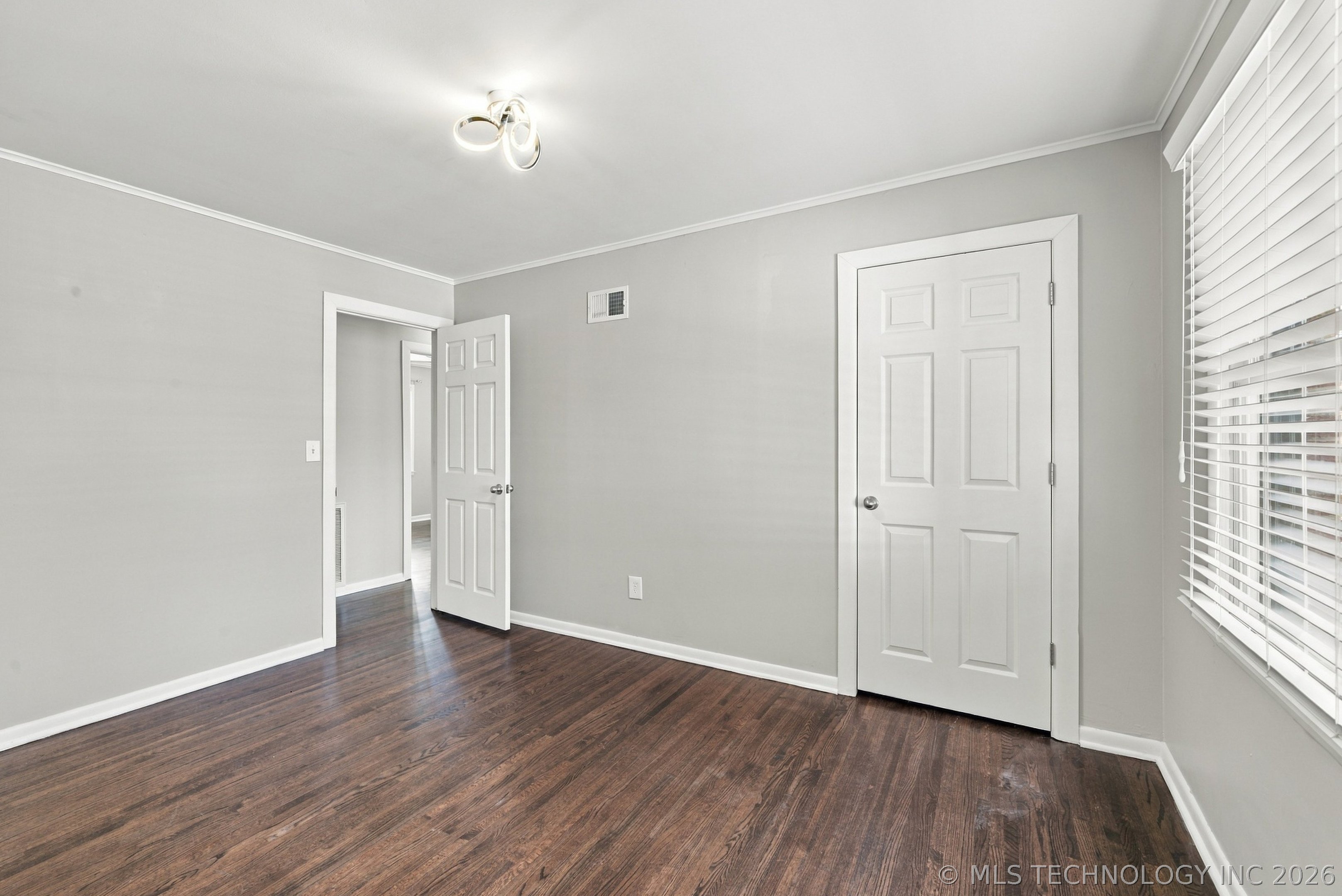 3714 S New Haven Avenue Property Photo 24