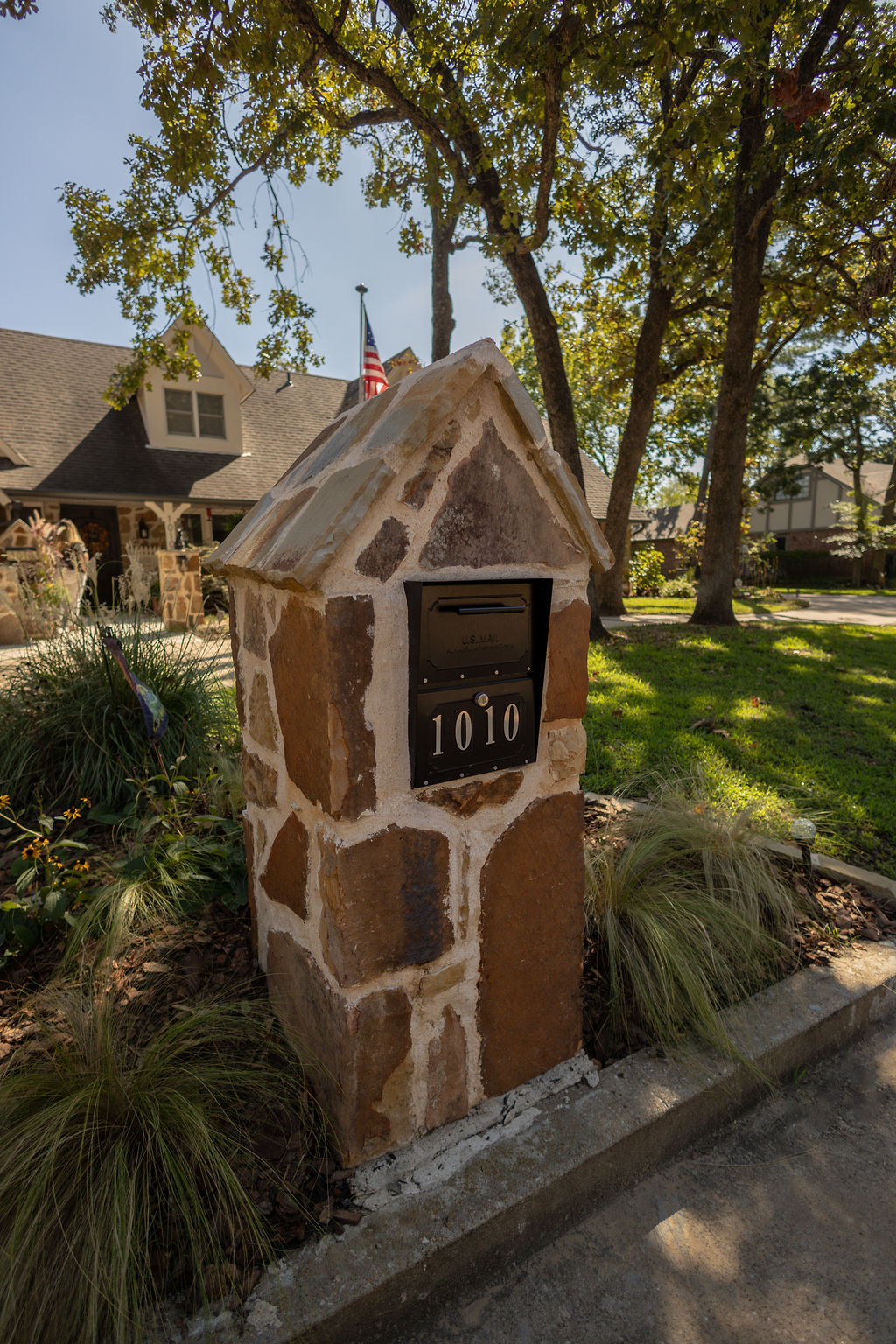 1010 N Faulkner Place Property Photo 6