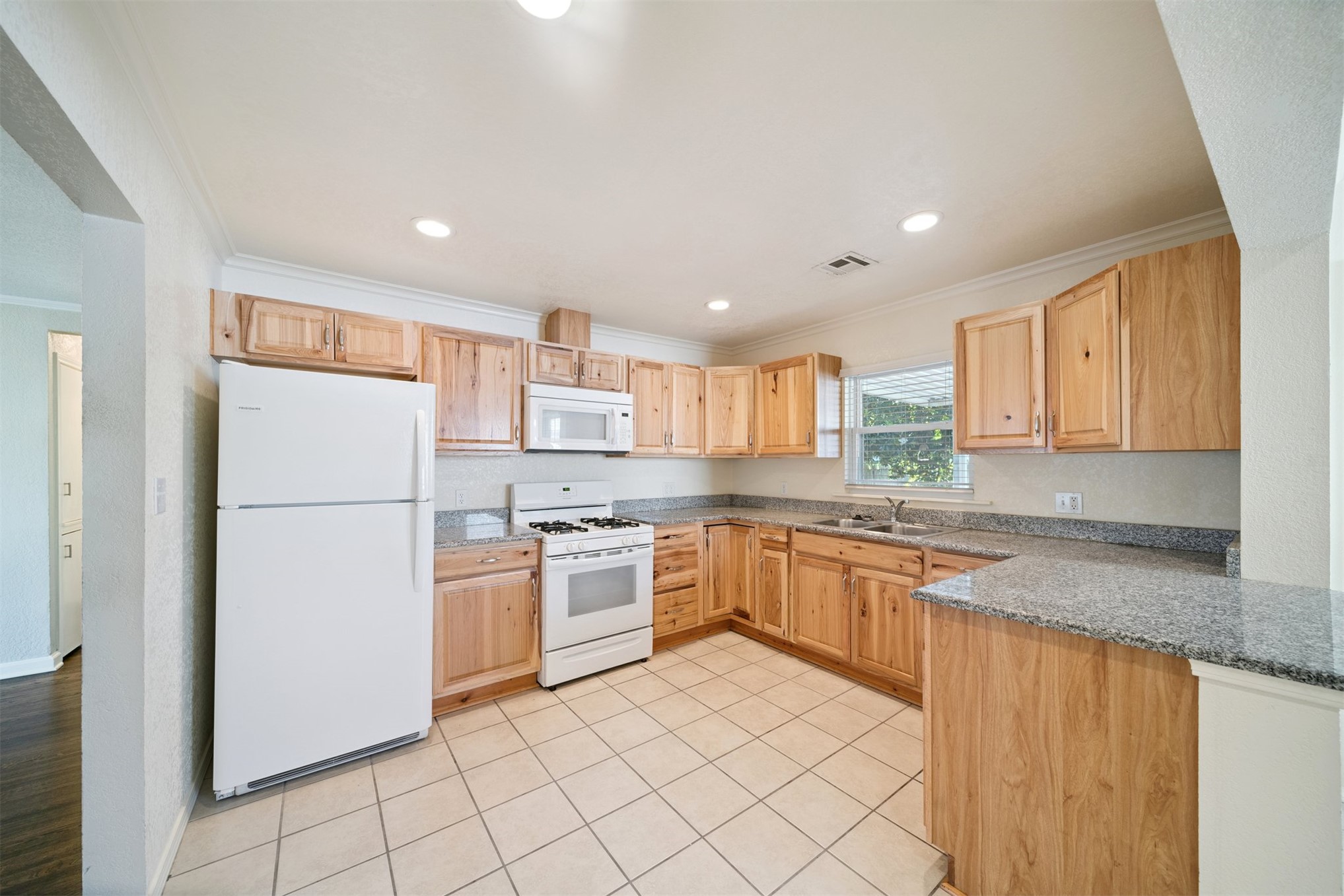330 E 46th Street Property Photo 5