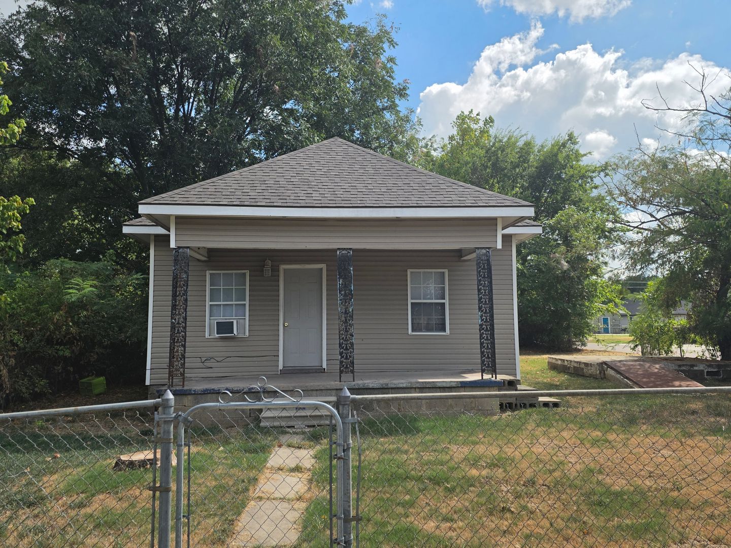 931 12th Property Photo 1