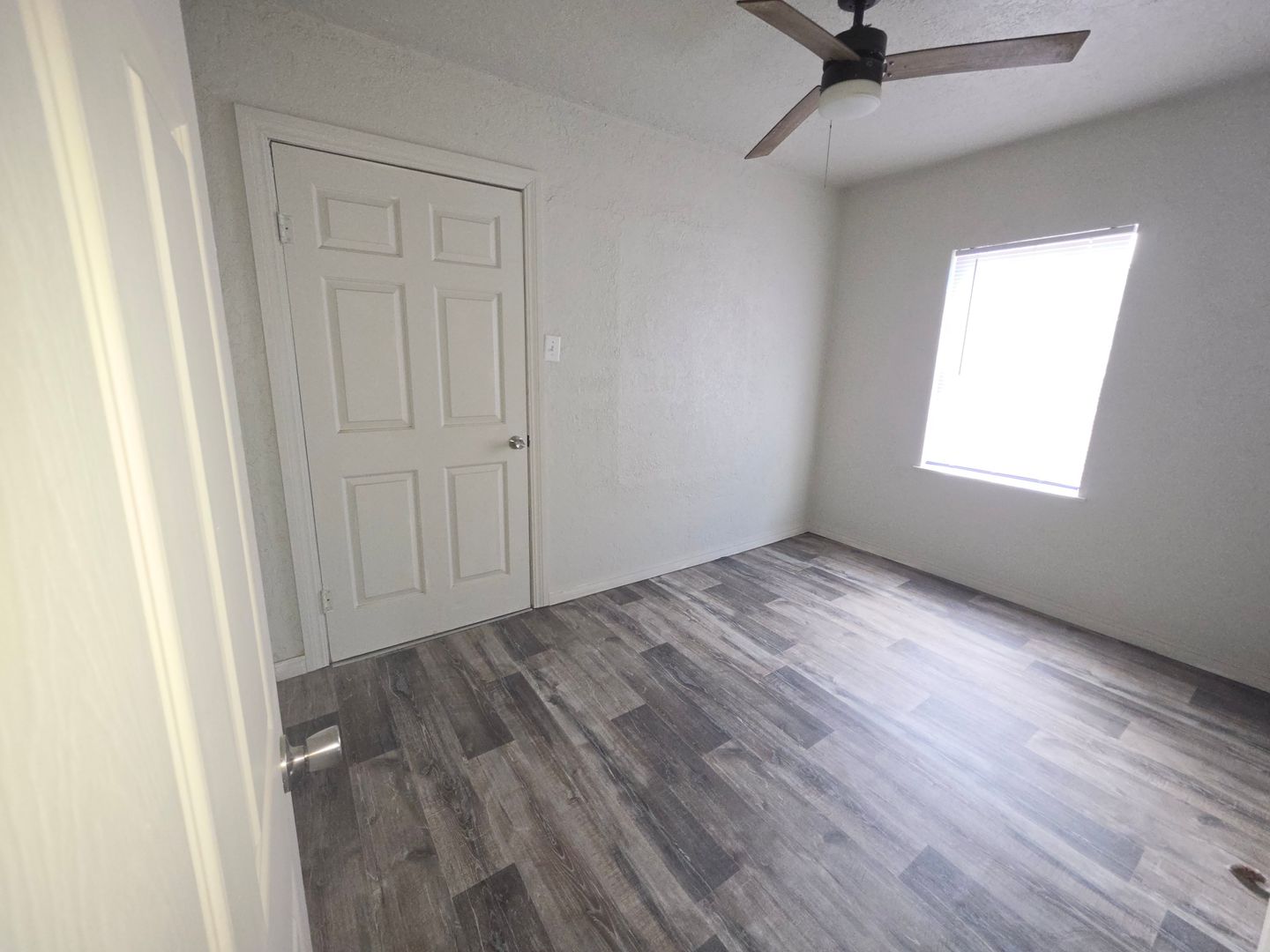 931 12th Property Photo 2
