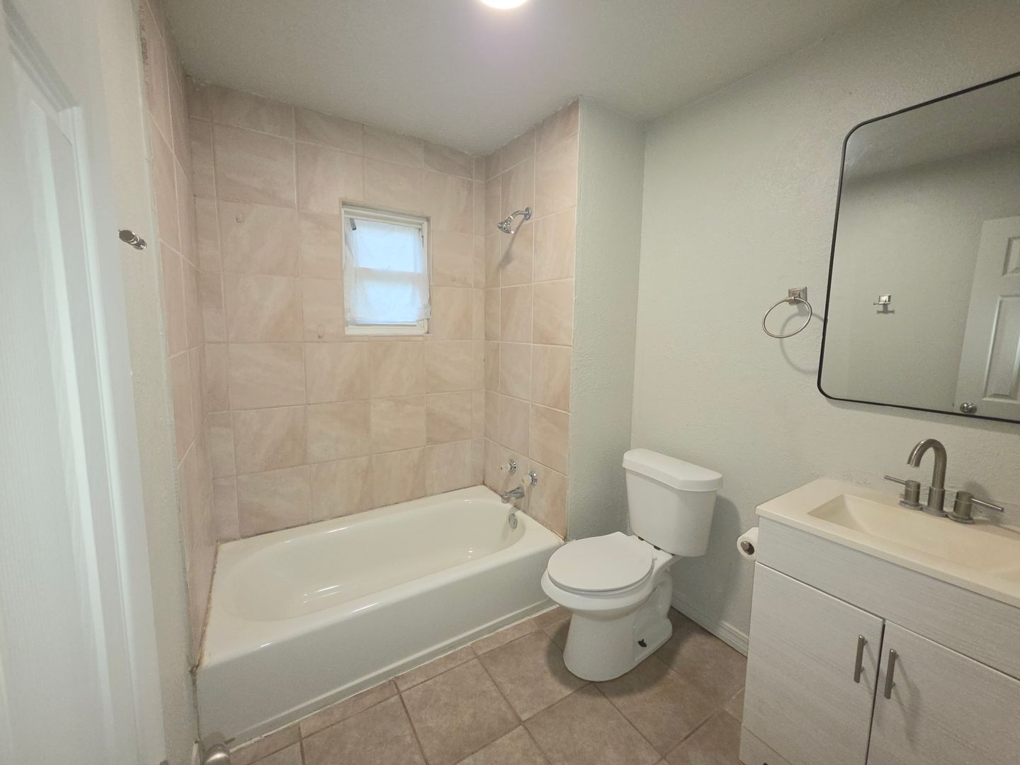 931 12th Property Photo 3